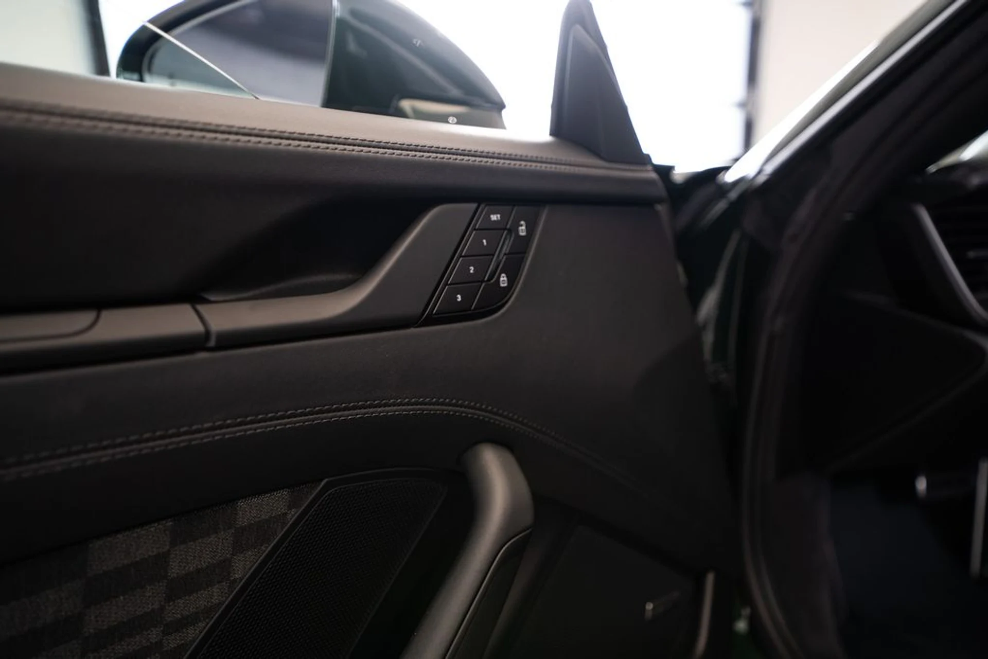 mph013_2239058535_5f1d88a0_865c_4db0_b604_f68ee1ddcece_21f08eb2f8