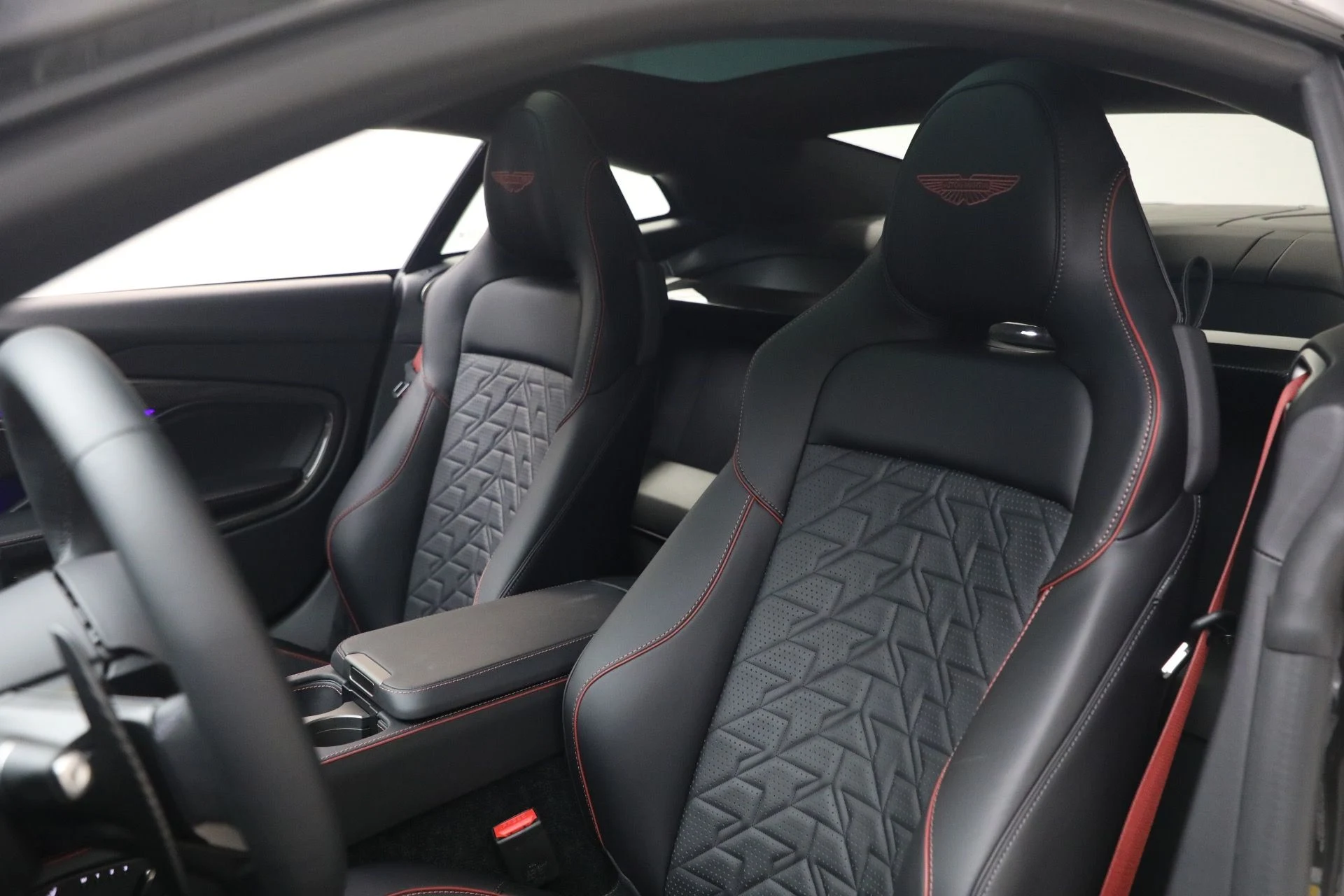 mph013_2241249649_Used_2026_Aston_Martin_Vanquish_1787327512_979c943c41