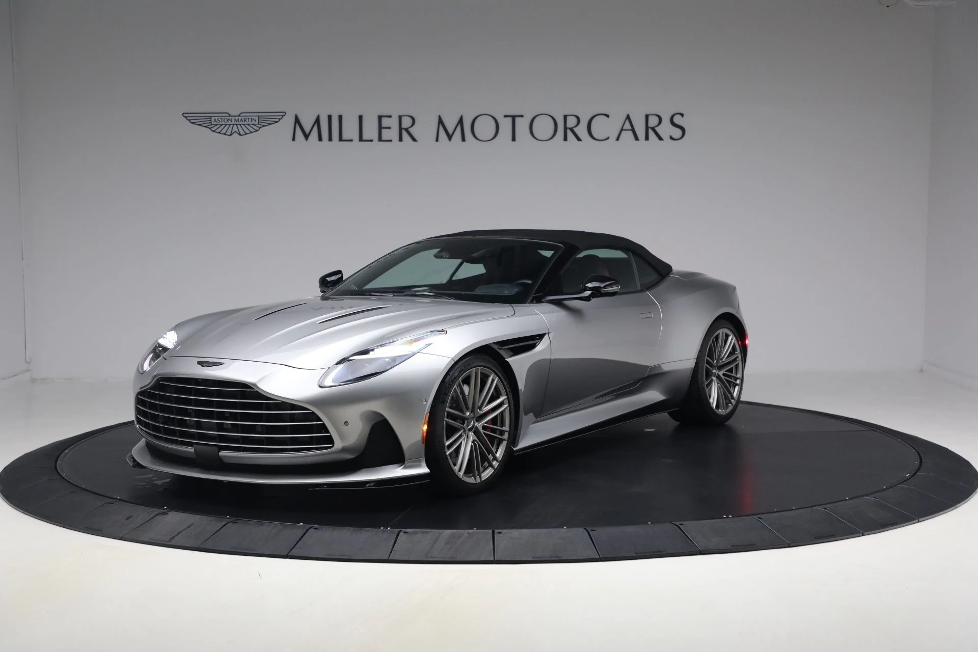 mph013_2242798347_Used_2024_Aston_Martin_DB_12_Volante_1789831142_d52a963e18