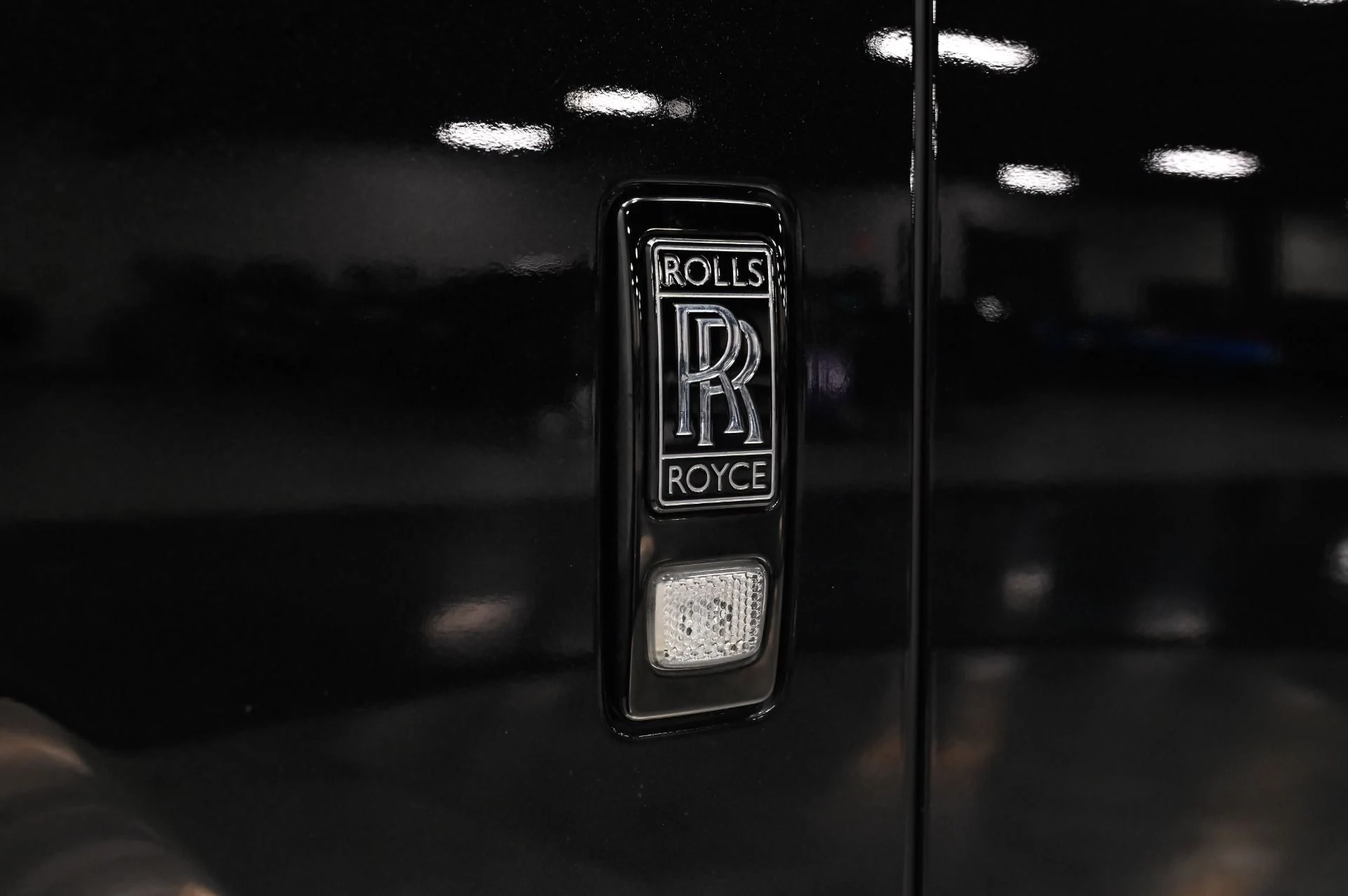 mph013_2248509587_Used_2017_Rolls_Royce_Ghost_Base_1792796263_9472443a9d