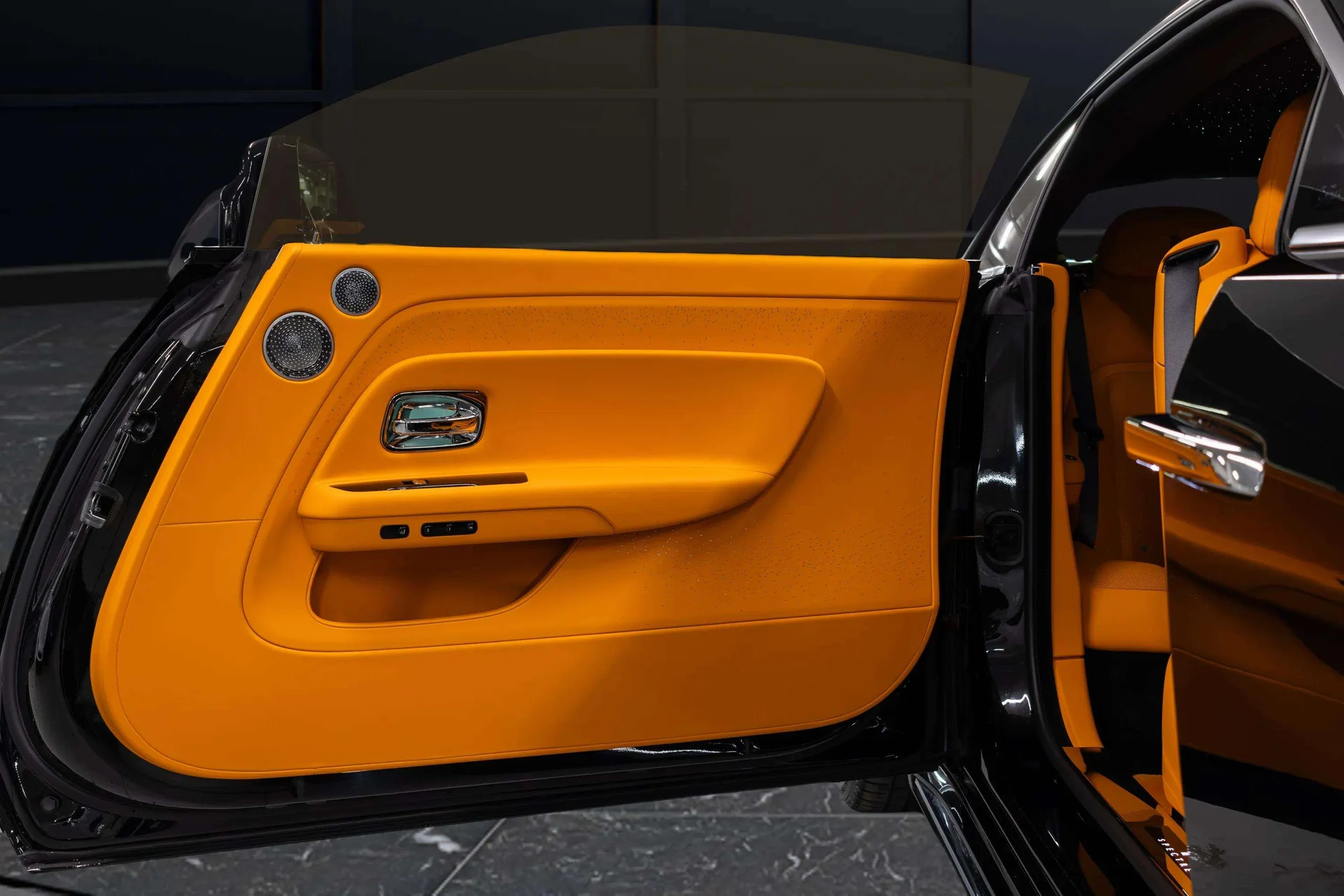 mph013_2248681716_e578e4f8_54f8_4c04_8b74_811b100e2229_202420_Rolls_Royce20_Spectre2028_SCATK_2_C04_RU_22313629_13_2ab136aed0
