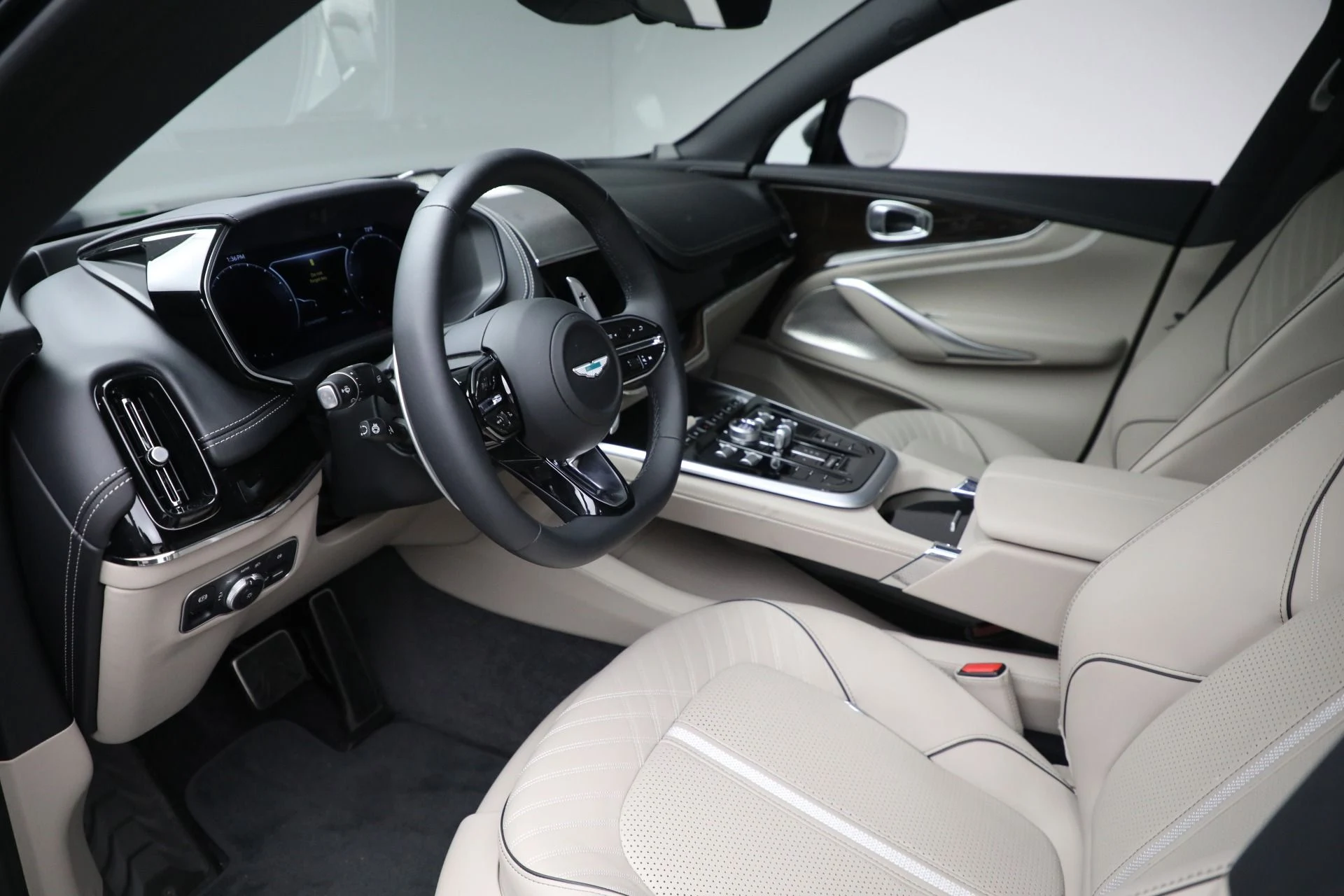 mph013_2249091811_New_2025_Aston_Martin_DBX_707_5df9f8d663