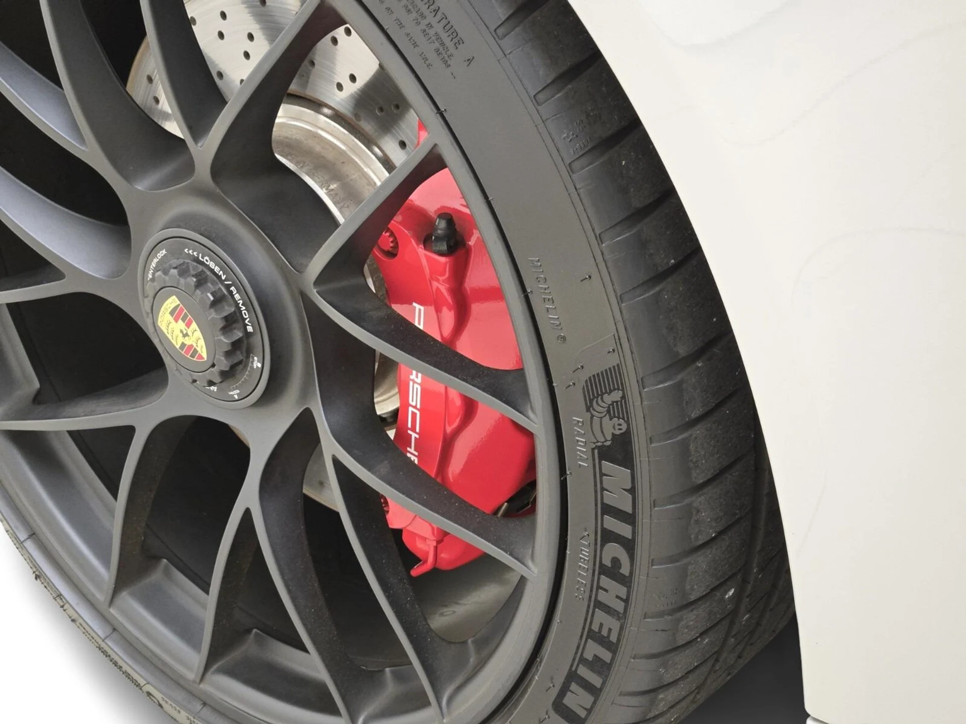 mph013_2249388282_Used_2019_Porsche_911_1763542616_e49534c03c