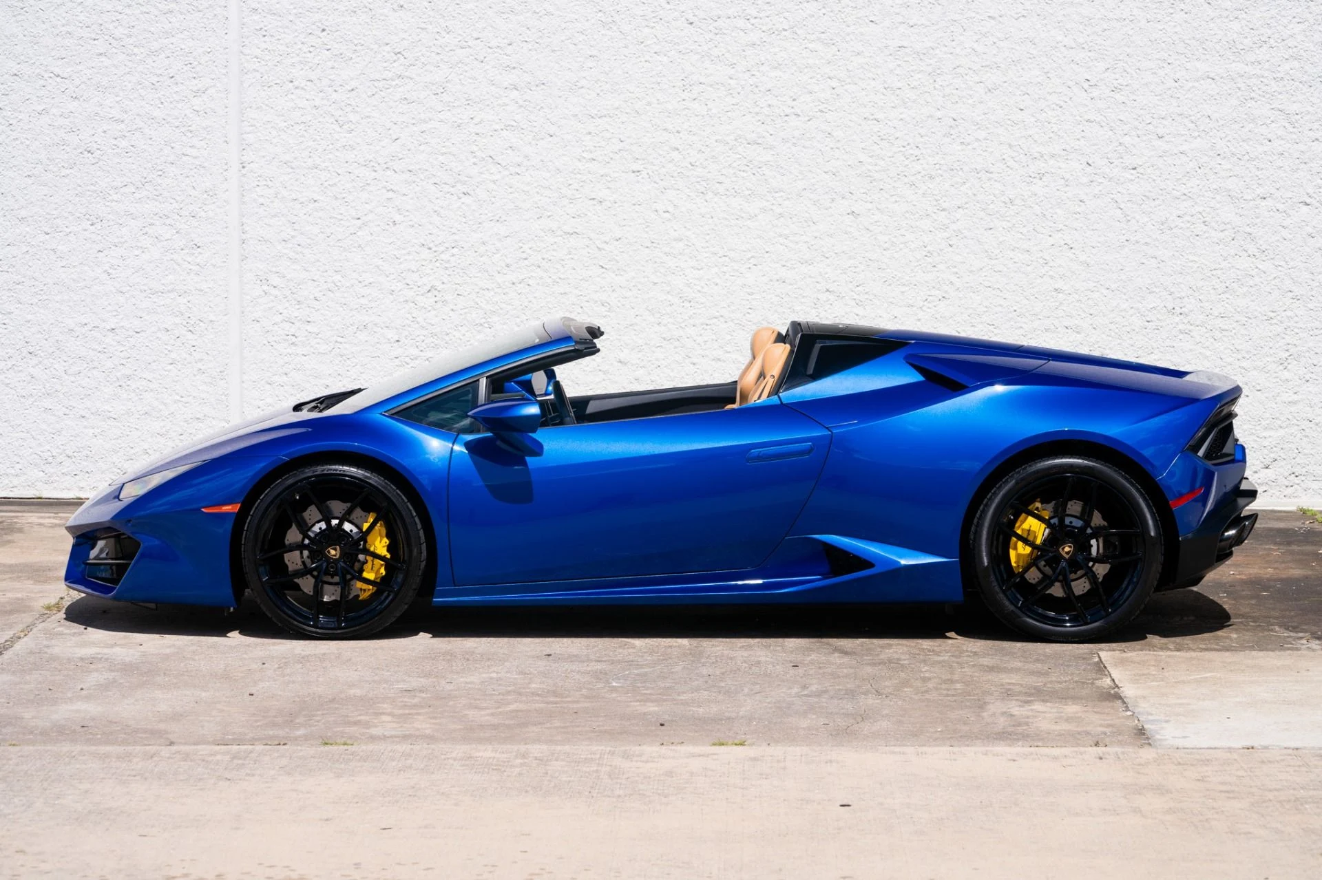 mph013_2249877318_Used_2018_Lamborghini_Huracan_LP_580_2_Spyder_1753307982_6e376f6d3f