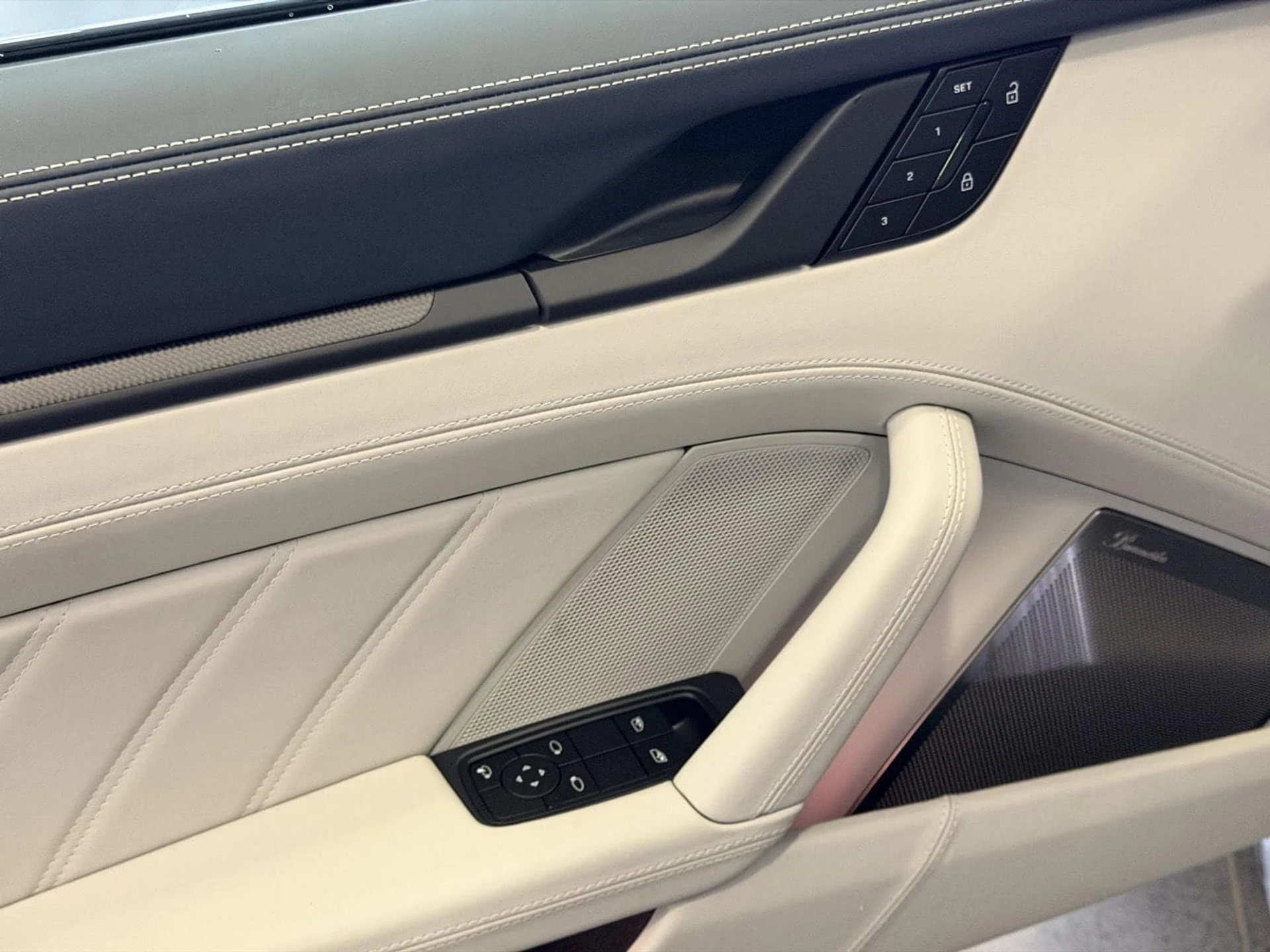 mph013_2256322674_ae456c9f8f6bc6bea038d8d75a5aac56x_98e88e05fa