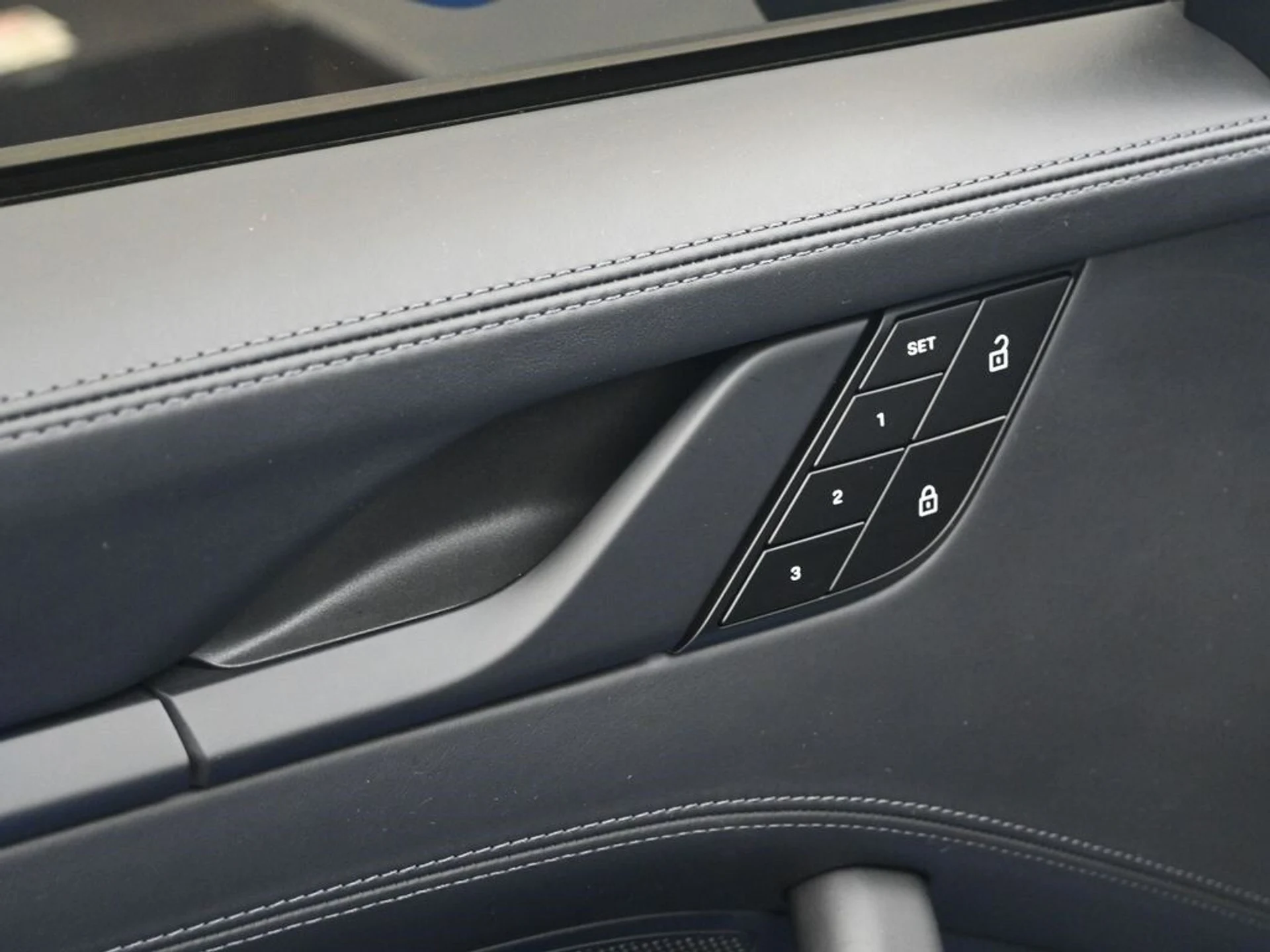 mph013_2258883145_778c4a6ffea1cd6aad075d775a0dbadfx_7be8c64686