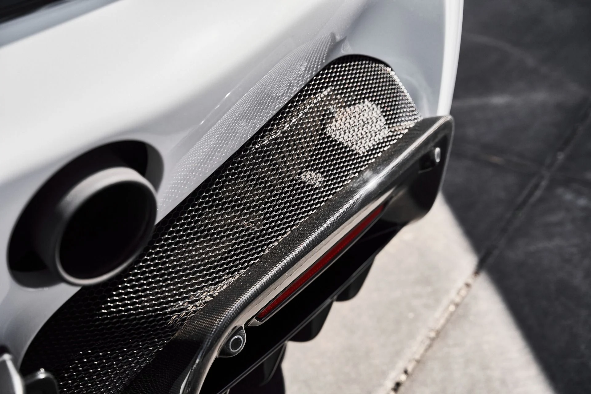 mph013_2271823241_Used_2024_Ferrari_SF_90_Spider_Base_1776734300_657970127b