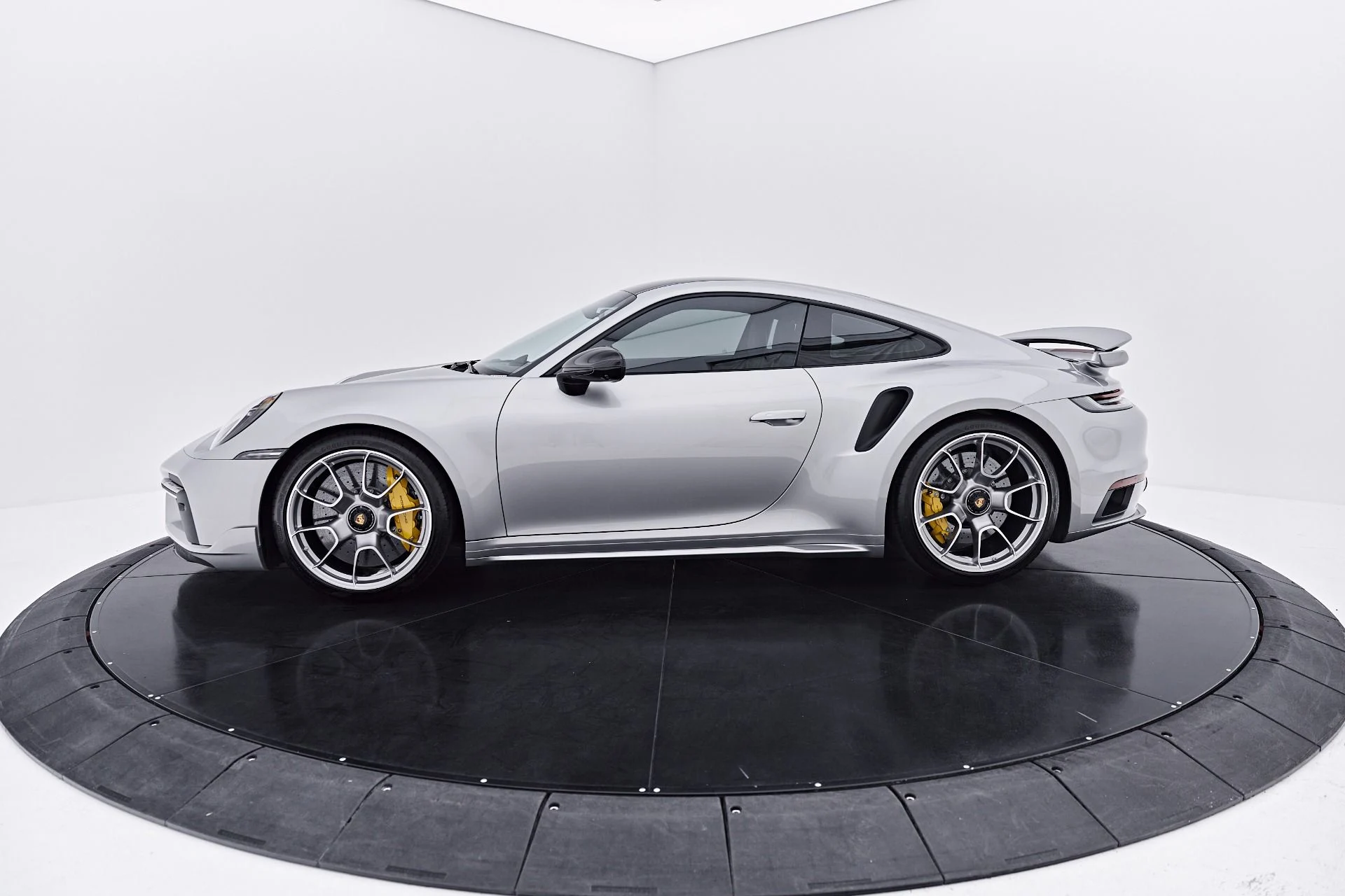 mph013_2271988690_Used_2025_Porsche_911_Turbo_S_1785539123_0e97c0eef9