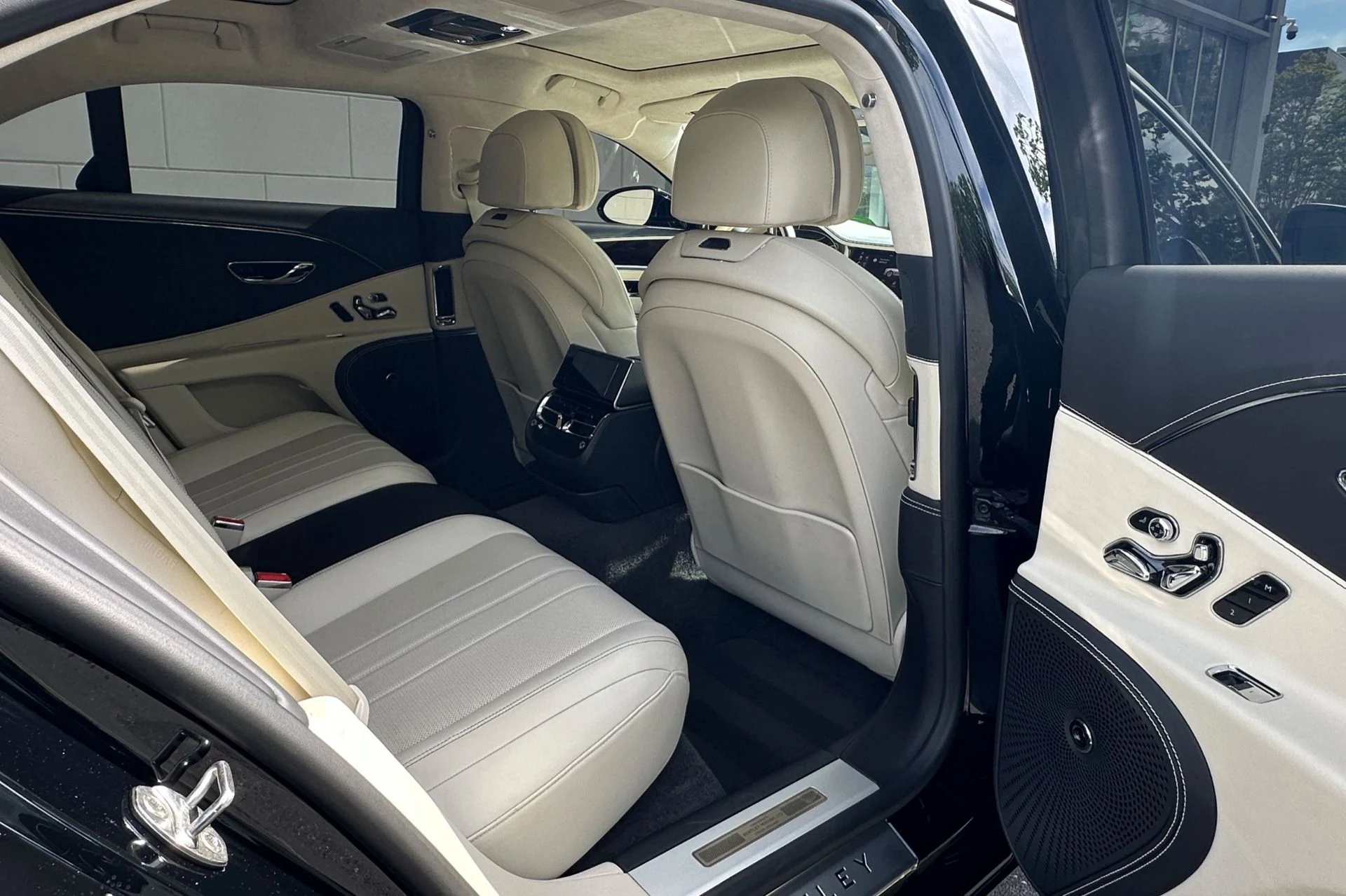mph013_2272980166_Used_2022_Bentley_Flying_Spur_V8_1779967865_baf3b1710d