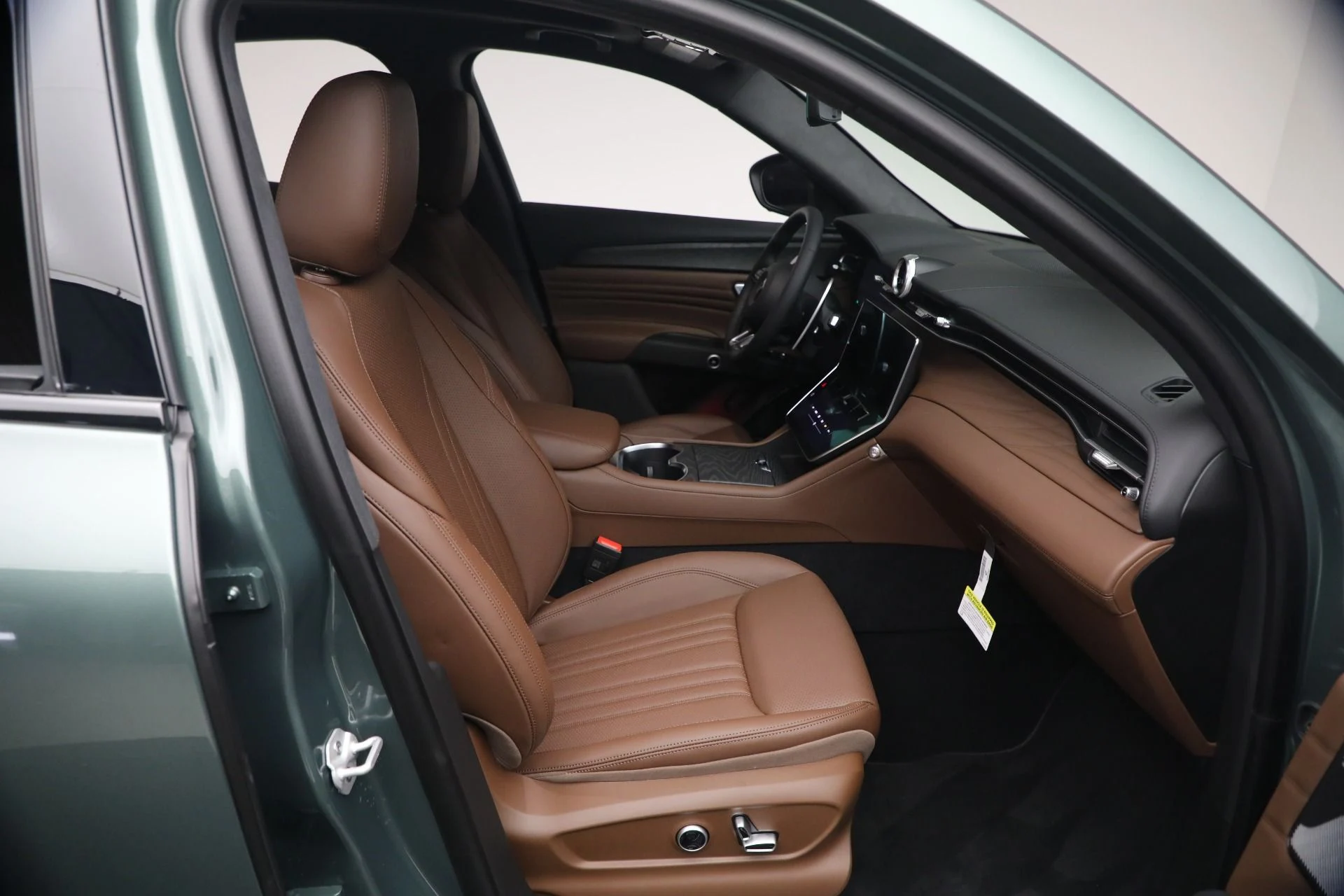 mph013_2275479553_New_2026_Maserati_Grecale_Modena_V6_1777492729_88fd400c0c