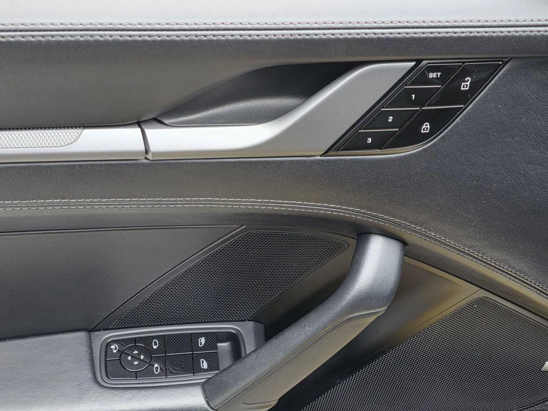 mph013_2282694682_Eb2f1qxyb_Yg_Tm_R_Dlb_L_Pw_Ac_EZ_Hrs_716ad79bea