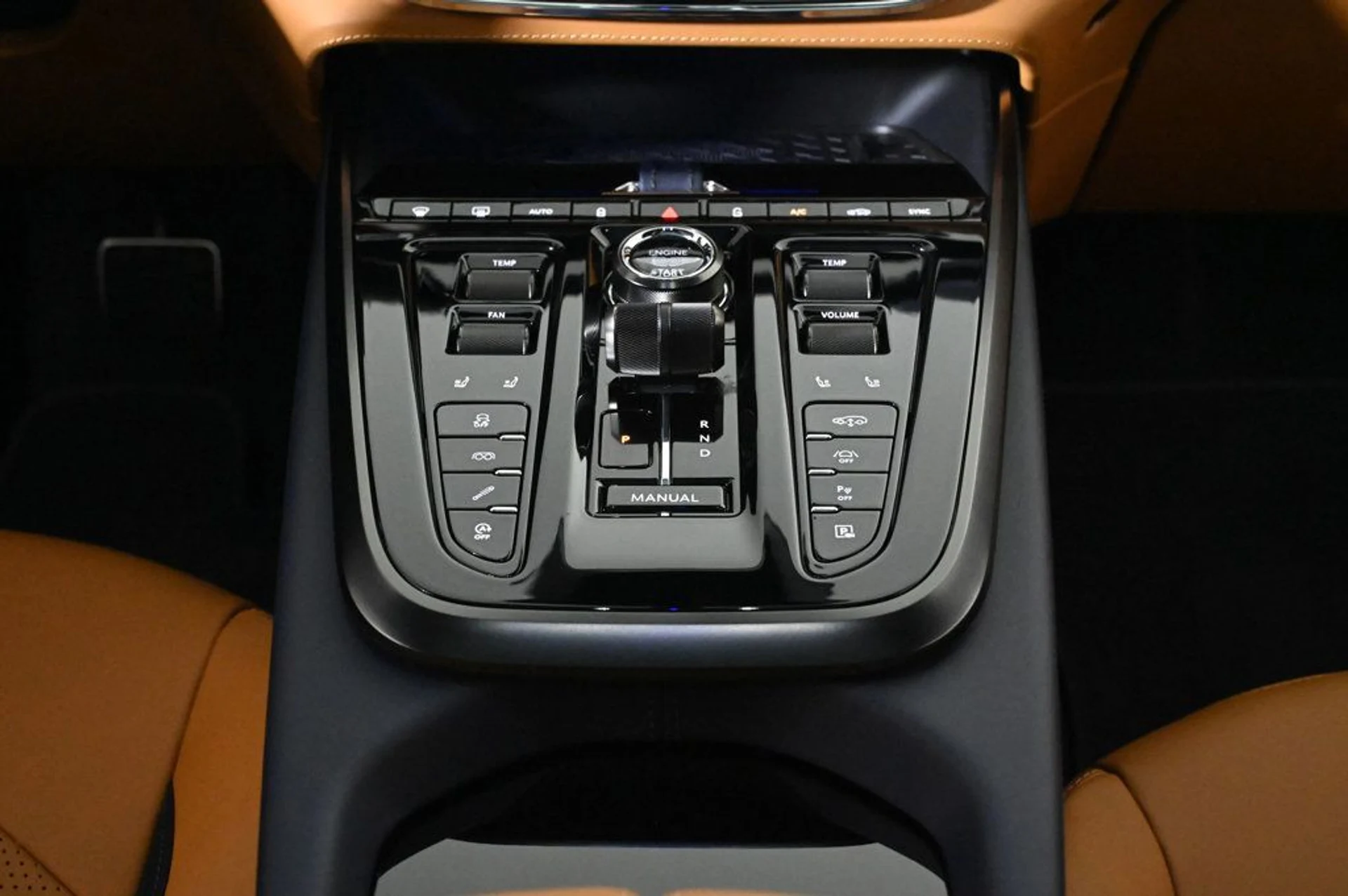 mph013_2289502603_new_2025_aston_martin_dbx_707awd_11350_22933644_13_1024_004cdc6605