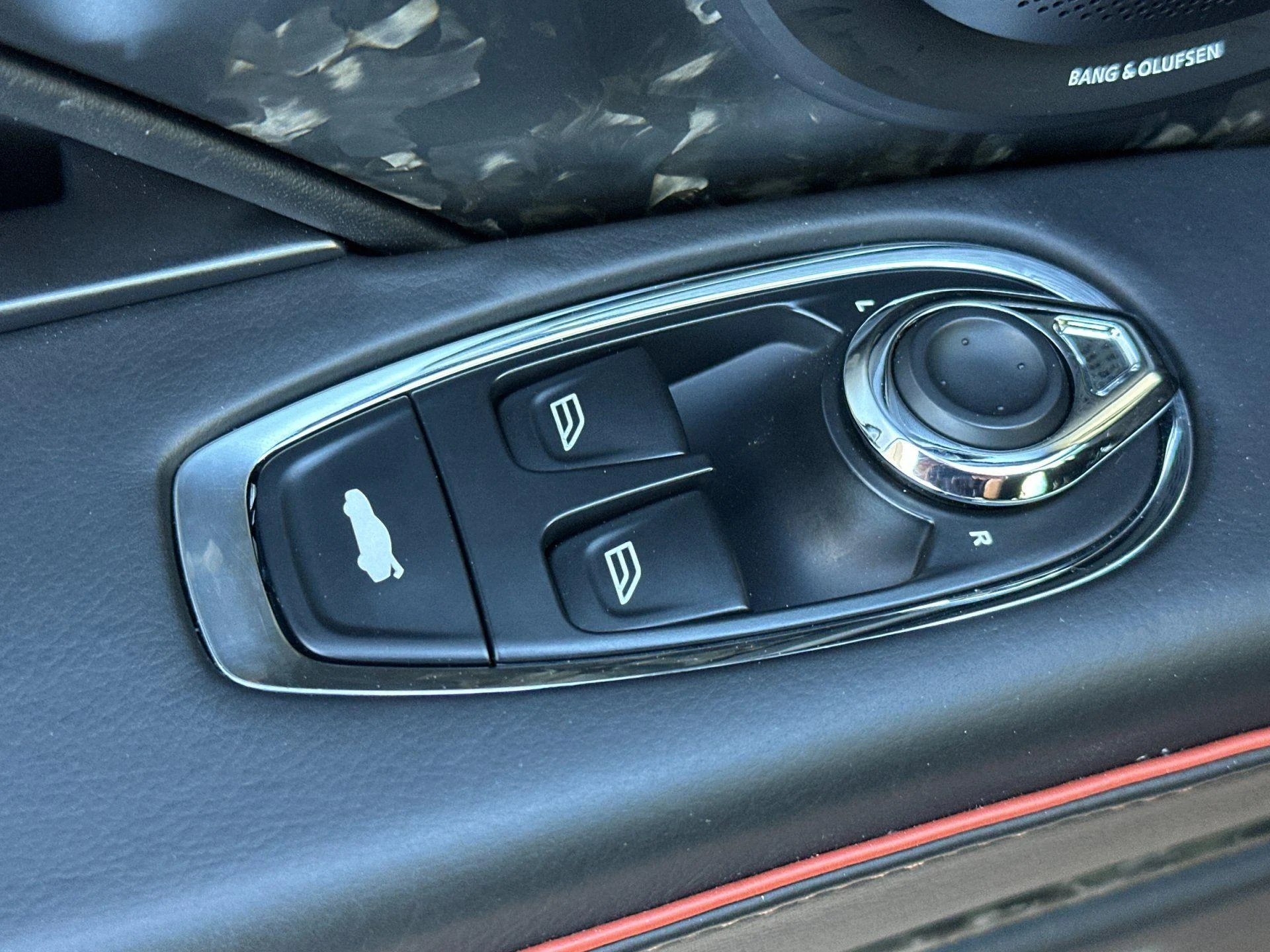 mph013_2290479618_Used_2019_Aston_Martin_DBS_Superleggera_1772634286_0402324e93