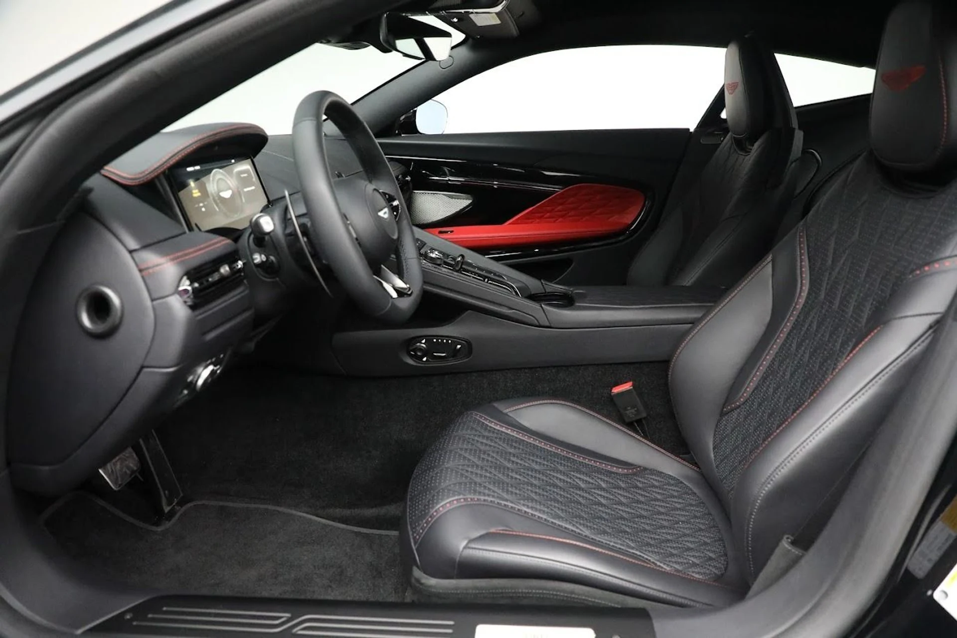 mph013_2291057443_Used_2024_Aston_Martin_DB_12_V8_71c0f9c5fd