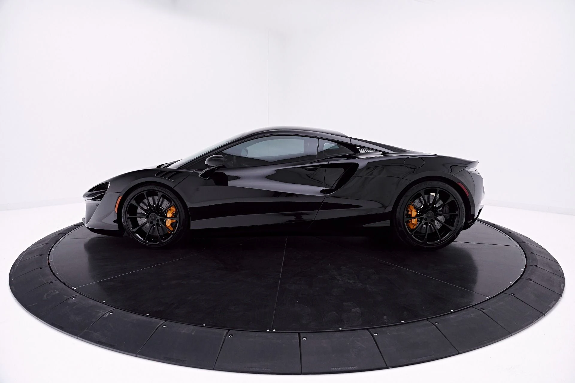 mph013_230005197_Used_2026_Mc_Laren_Artura_Vision_1777507446_dd17ce485f