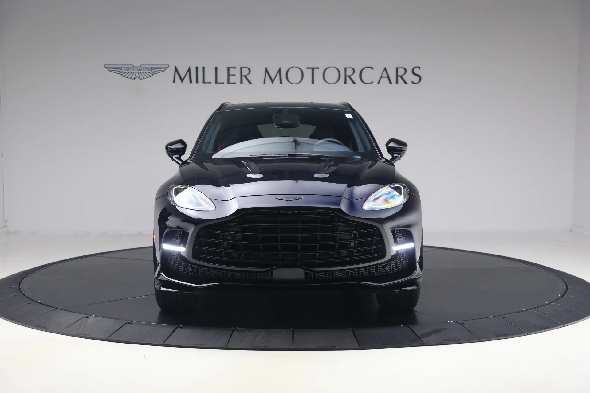 mph013_2304425920_Used_2025_Aston_Martin_DBX_707_1790965010_94cc452fd6