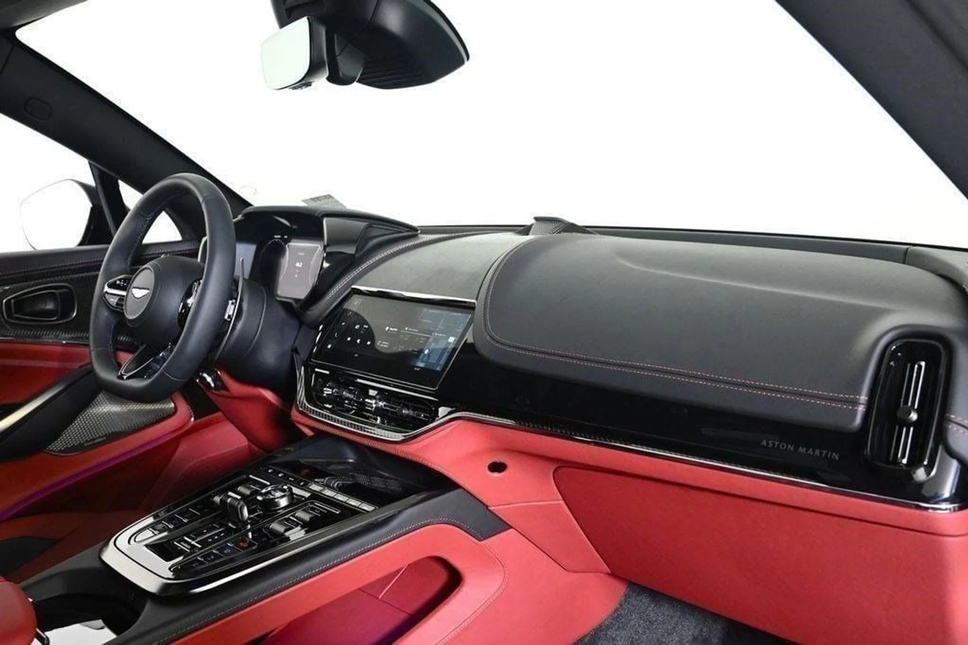 mph013_2309446206_new_2025_aston_martin_dbx_707awd_11350_22854625_13_1024_288415a13a