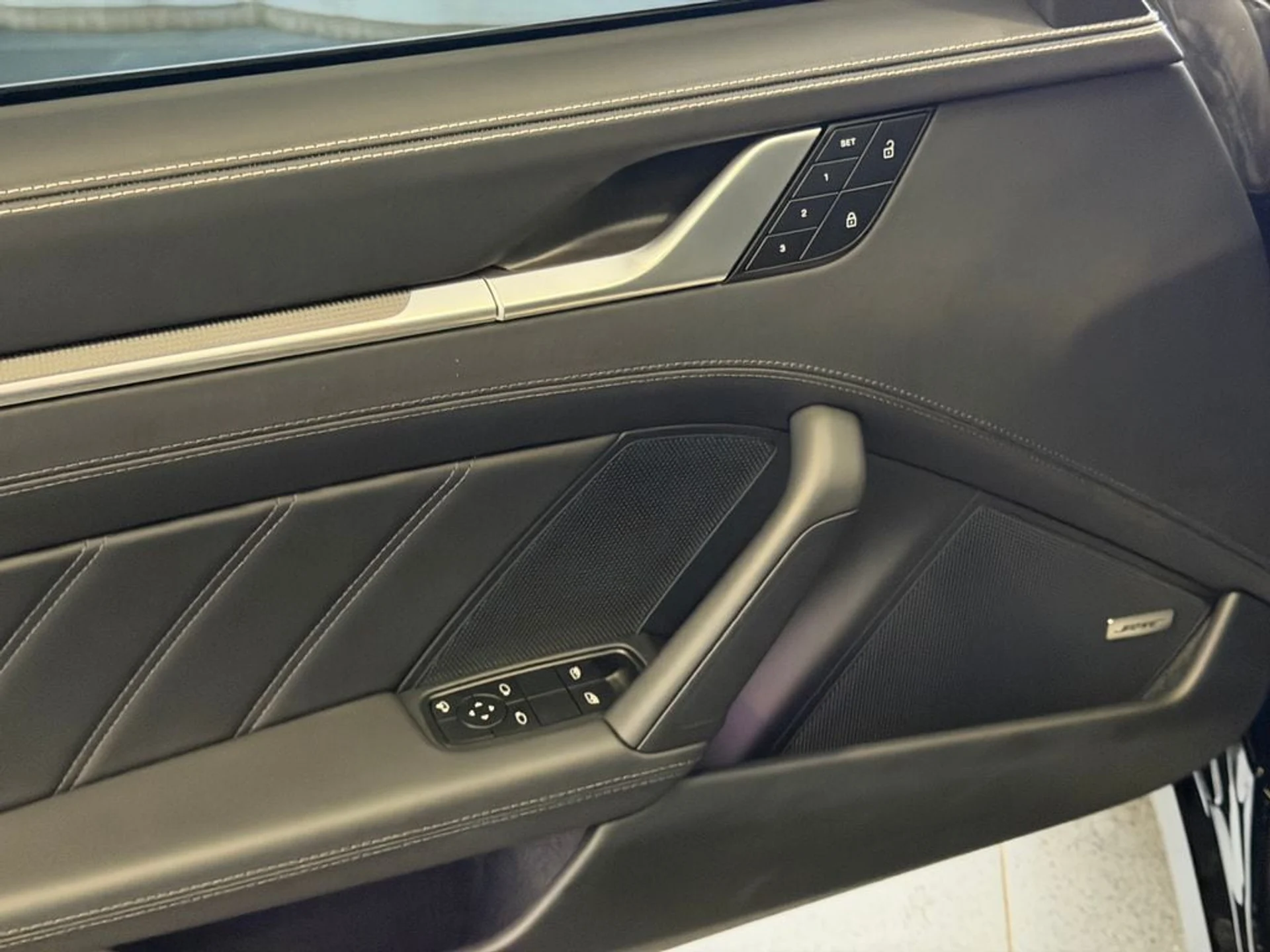 mph013_2313941625_1776090228c47c1cb0da1e9498b31080x_6ac4aef954