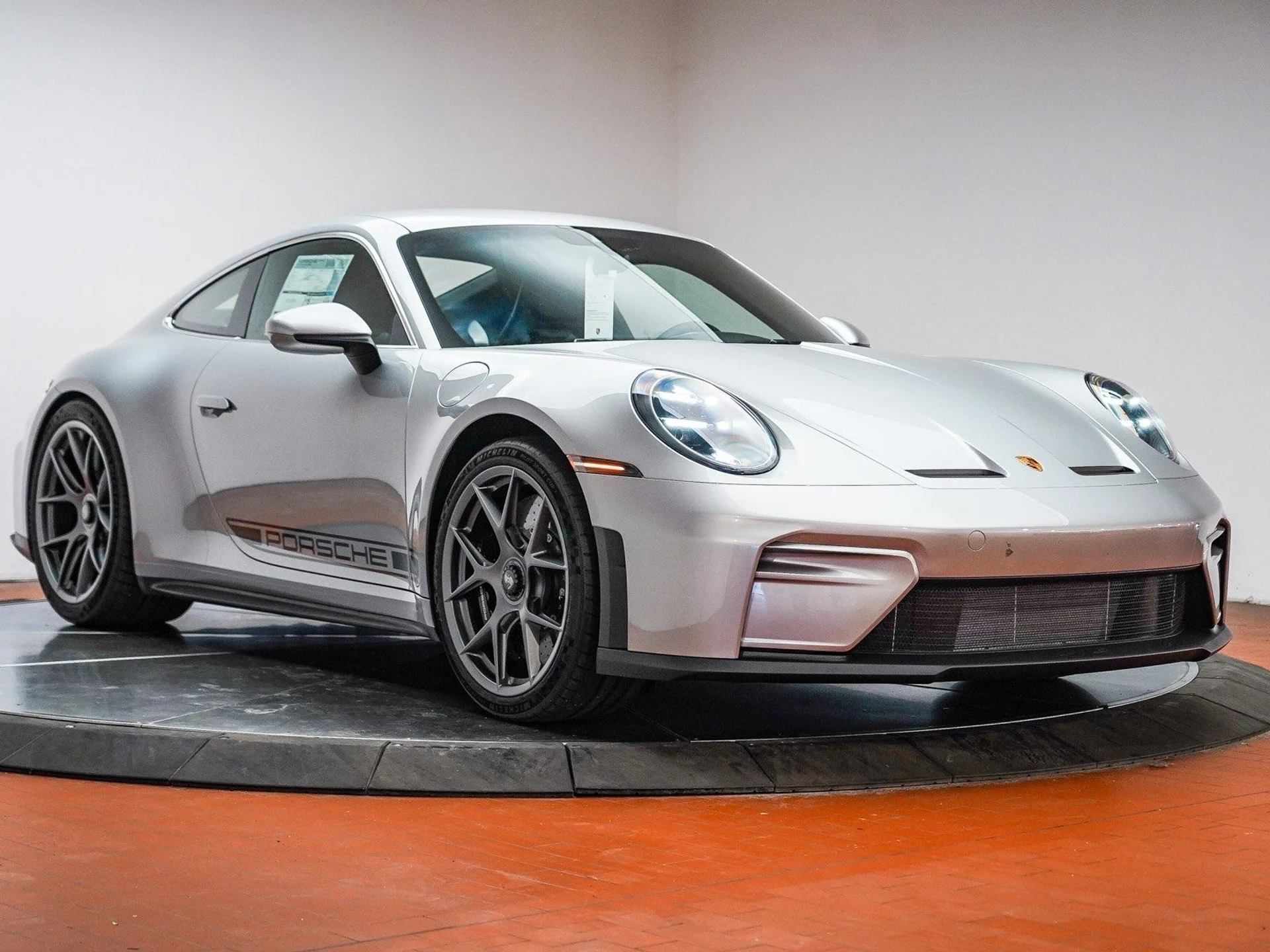 mph013_231427197_82534ad66d47f93ba7ba717167a34cefx_a113221864