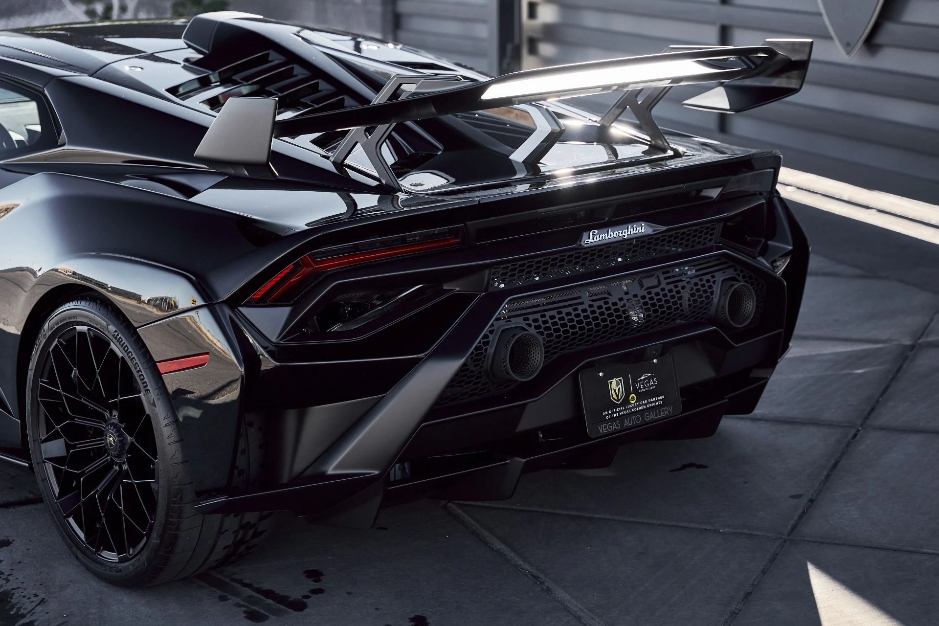 mph013_2318278223_Used_2024_Lamborghini_Huracan_STO_1768271382_d250bfe0c7