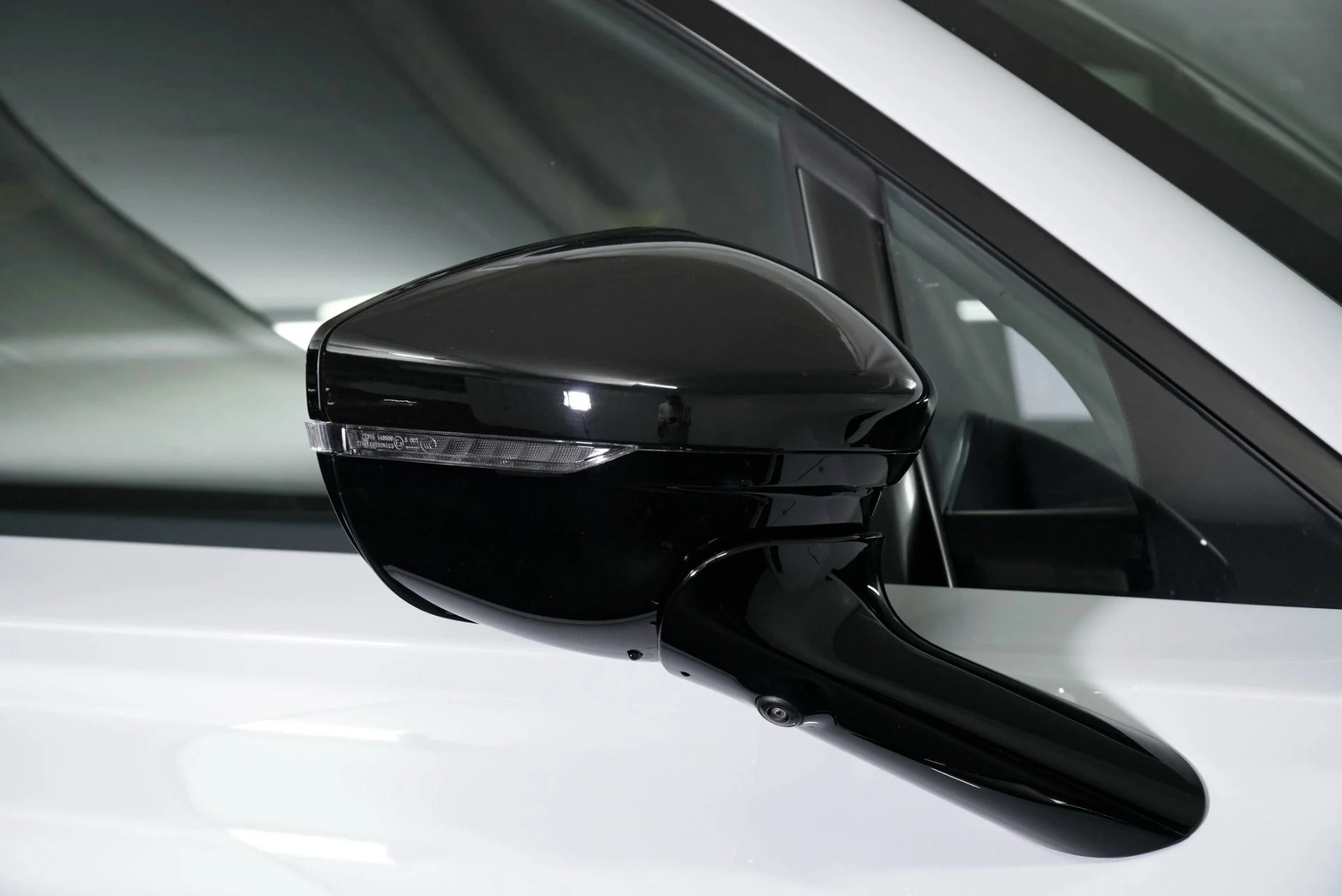 mph013_232175013_New_2026_Aston_Martin_DBX_707_1767899119_55bd2ec723