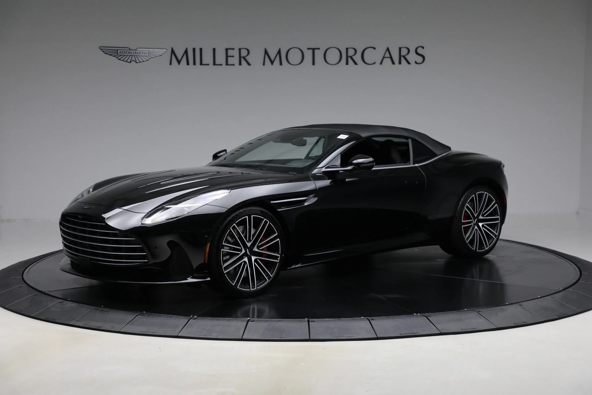 mph013_2325019008_New_2025_Aston_Martin_DB_12_Volante_ae5c572749