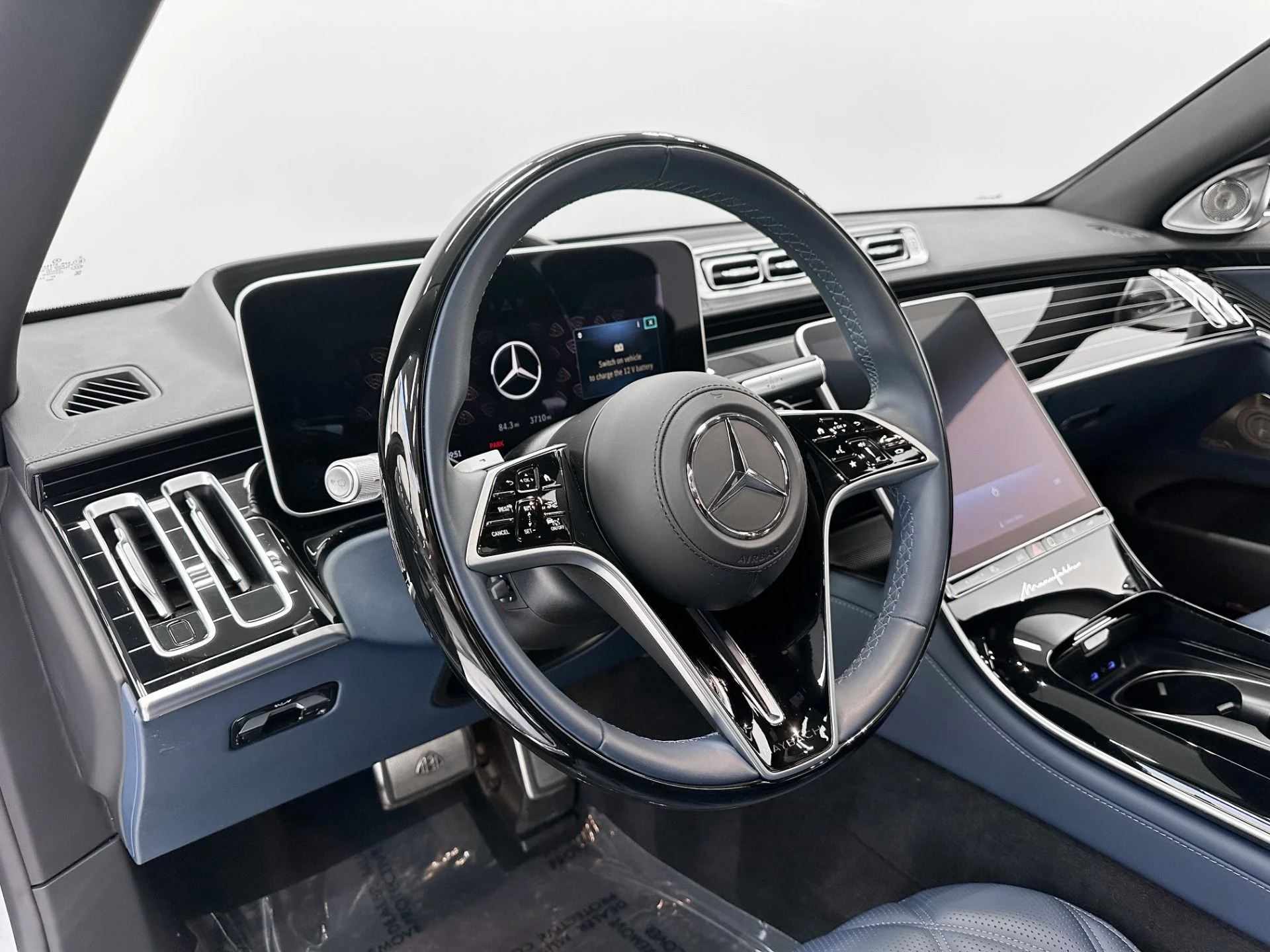 mph013_2325396580_Used_2024_Mercedes_Benz_Mercedes_Maybach_S_680_4_MATIC_AMG_V12_Factory_Two_Tone_Executive_Rear_Seats_1772055459_d88b56ebb8