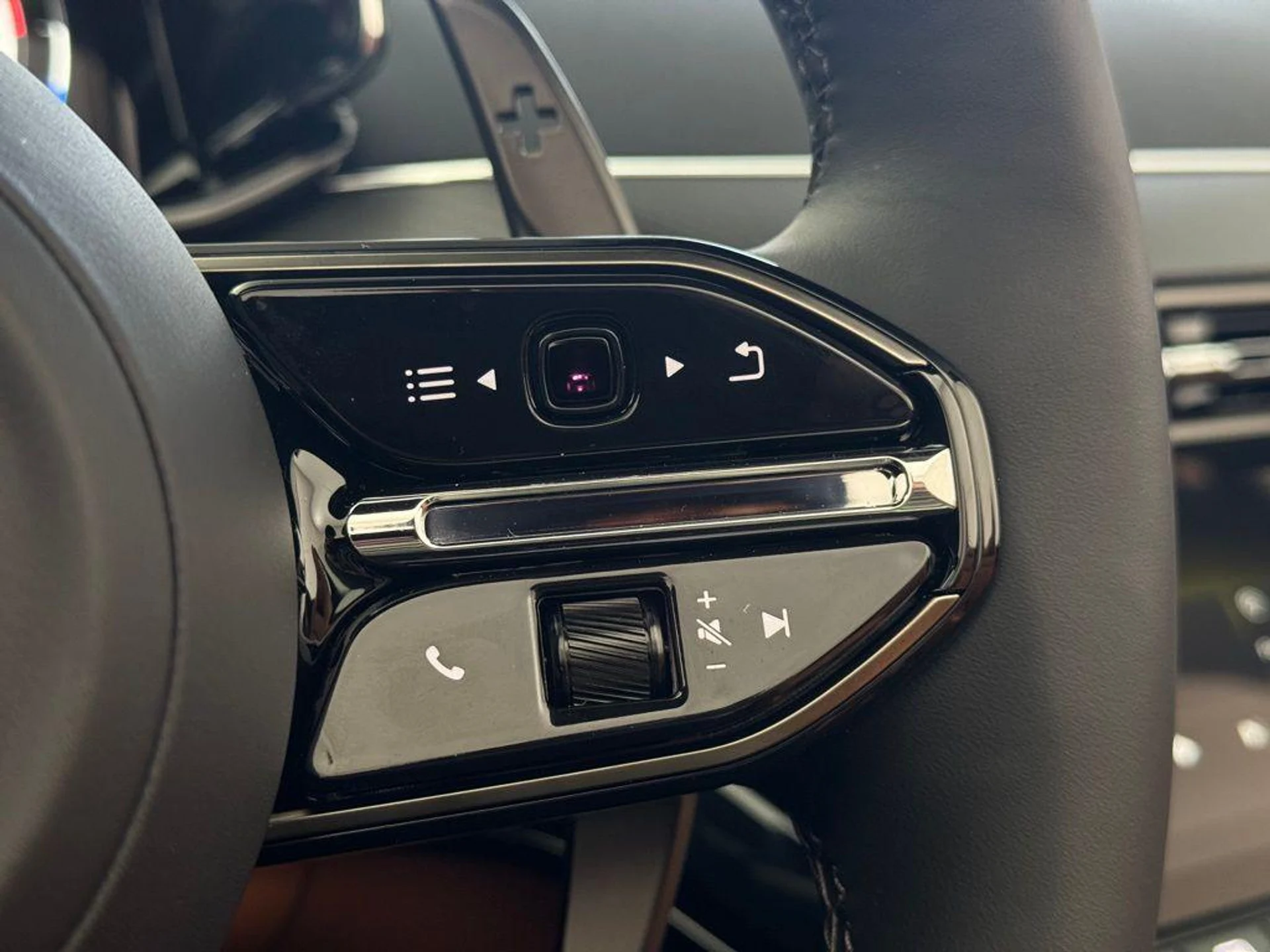 mph013_2330976578_YL_Jhc3_Biw_Qq_N_Em_KNKAM_8h9_Lstmw_73f466c52b