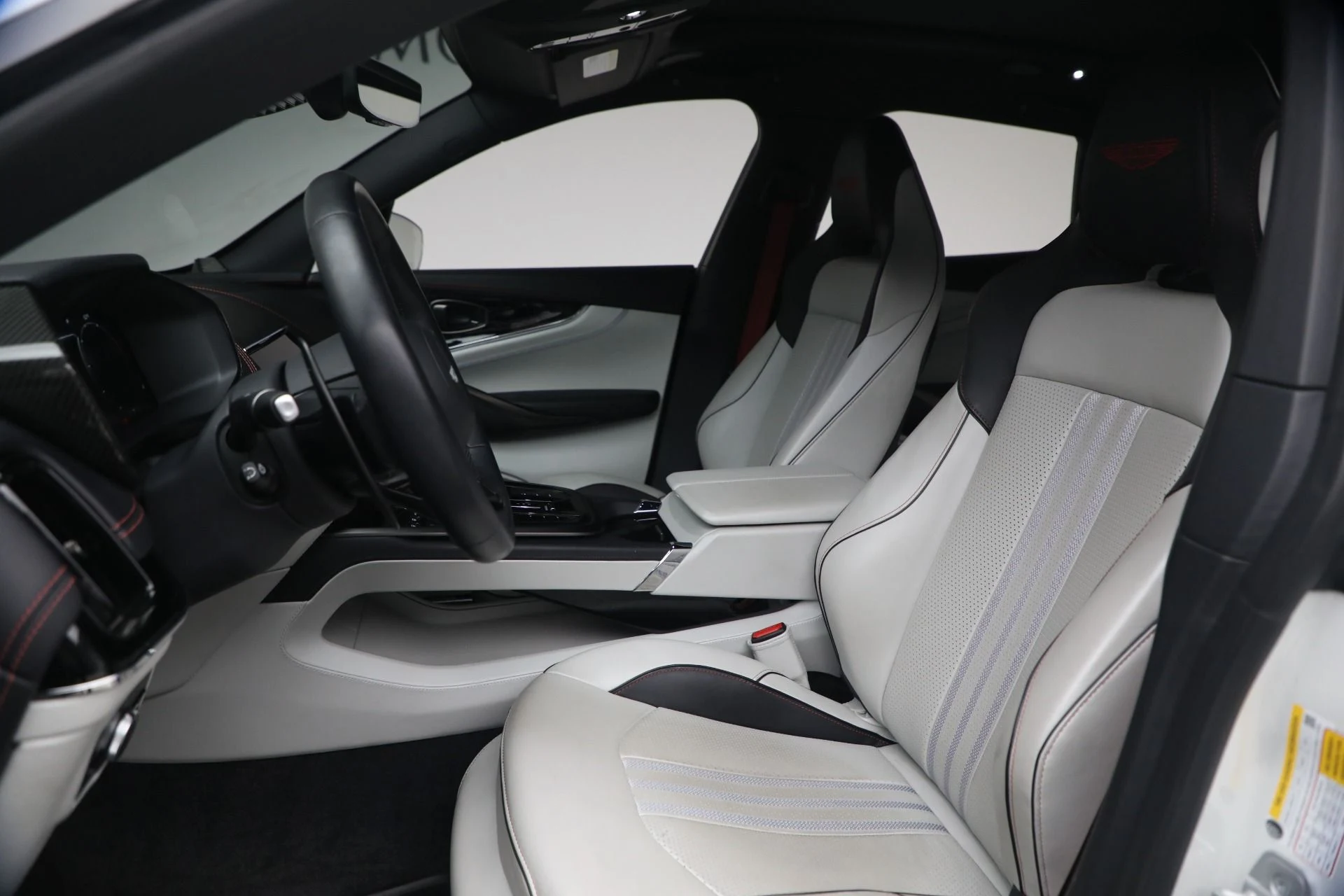 mph013_2332112188_Used_2025_Aston_Martin_DBX_707_1773871461_77612a3aac