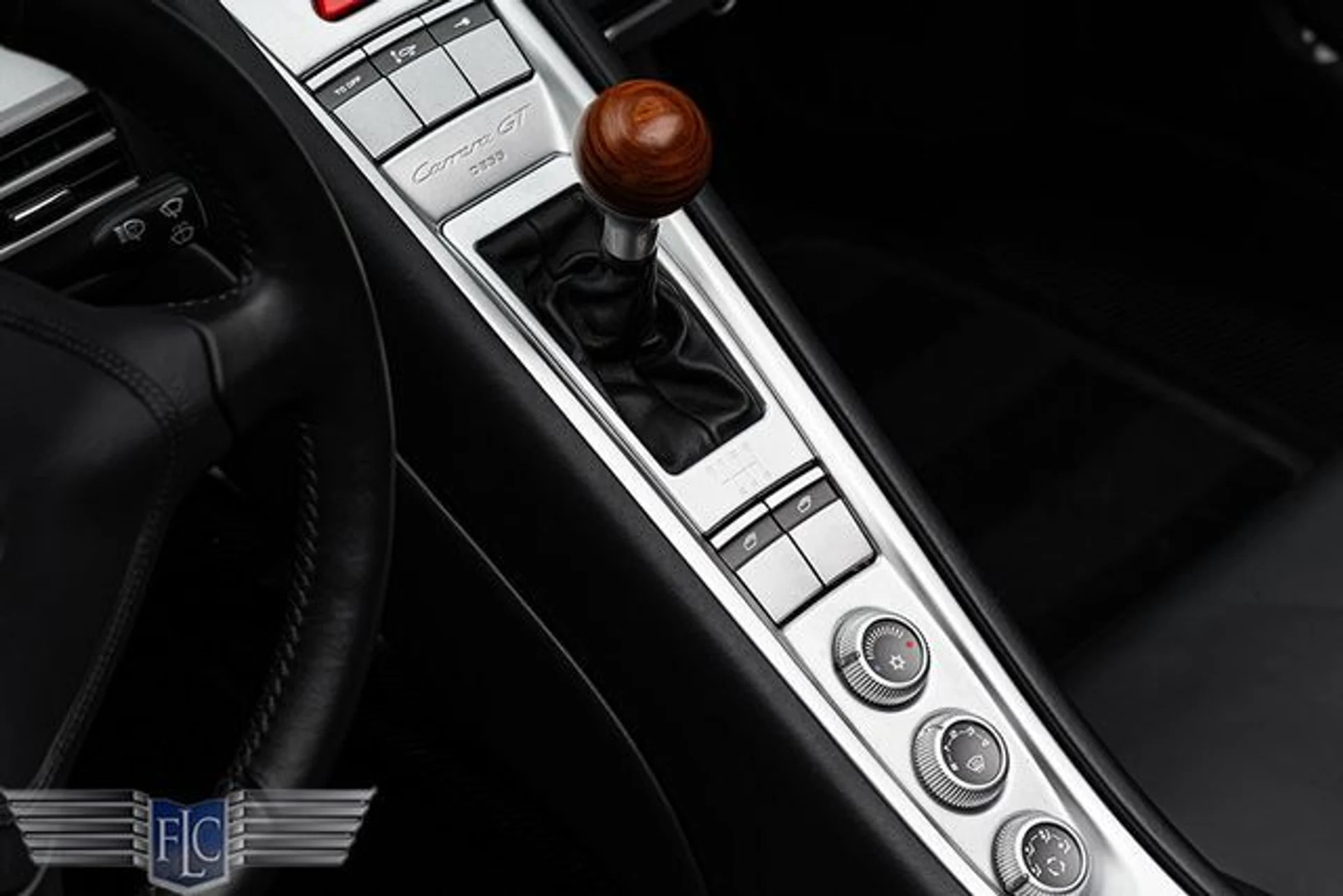 mph013_2336930057_used_2005_porsche_carrera_gt_2drcarrera_9689_23047146_17_640_0ed7aea2db