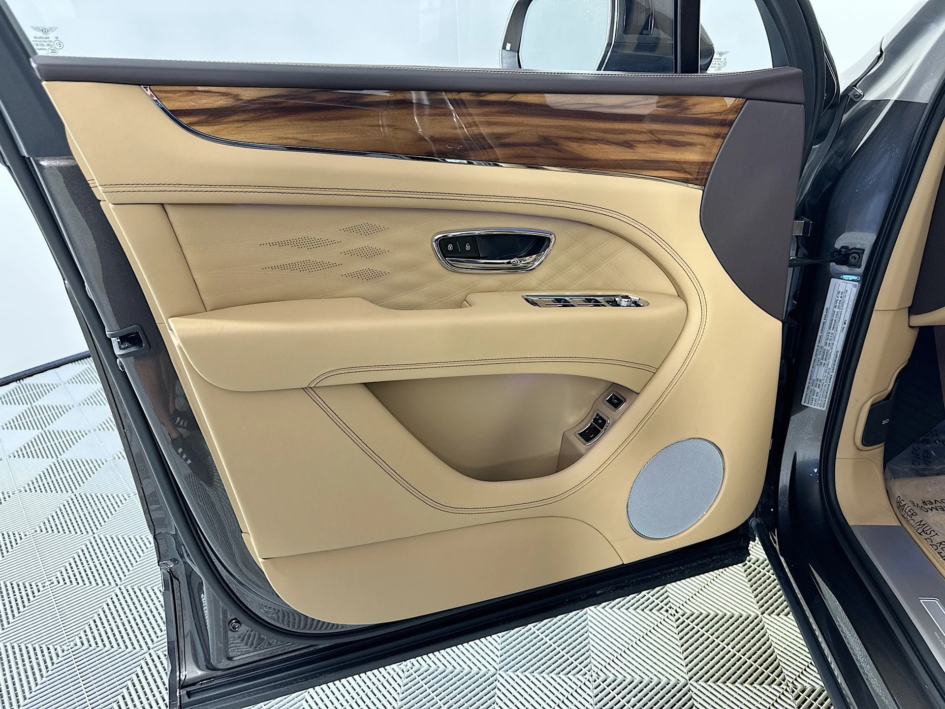 mph013_2337956579_14_7c5917c3eb