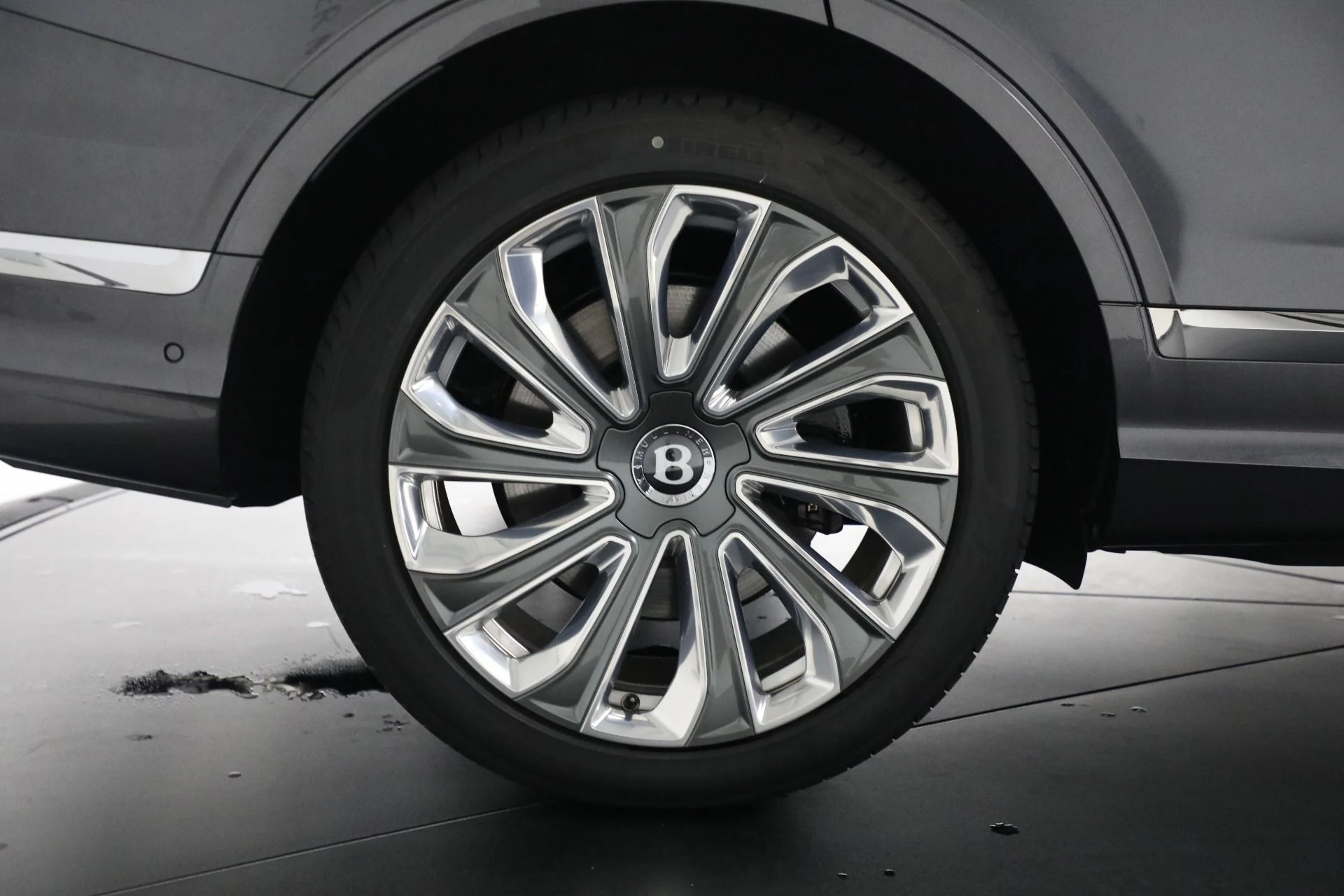 mph013_2338224308_New_2025_Bentley_Bentayga_EWB_Mulliner_V8_957b2d2386