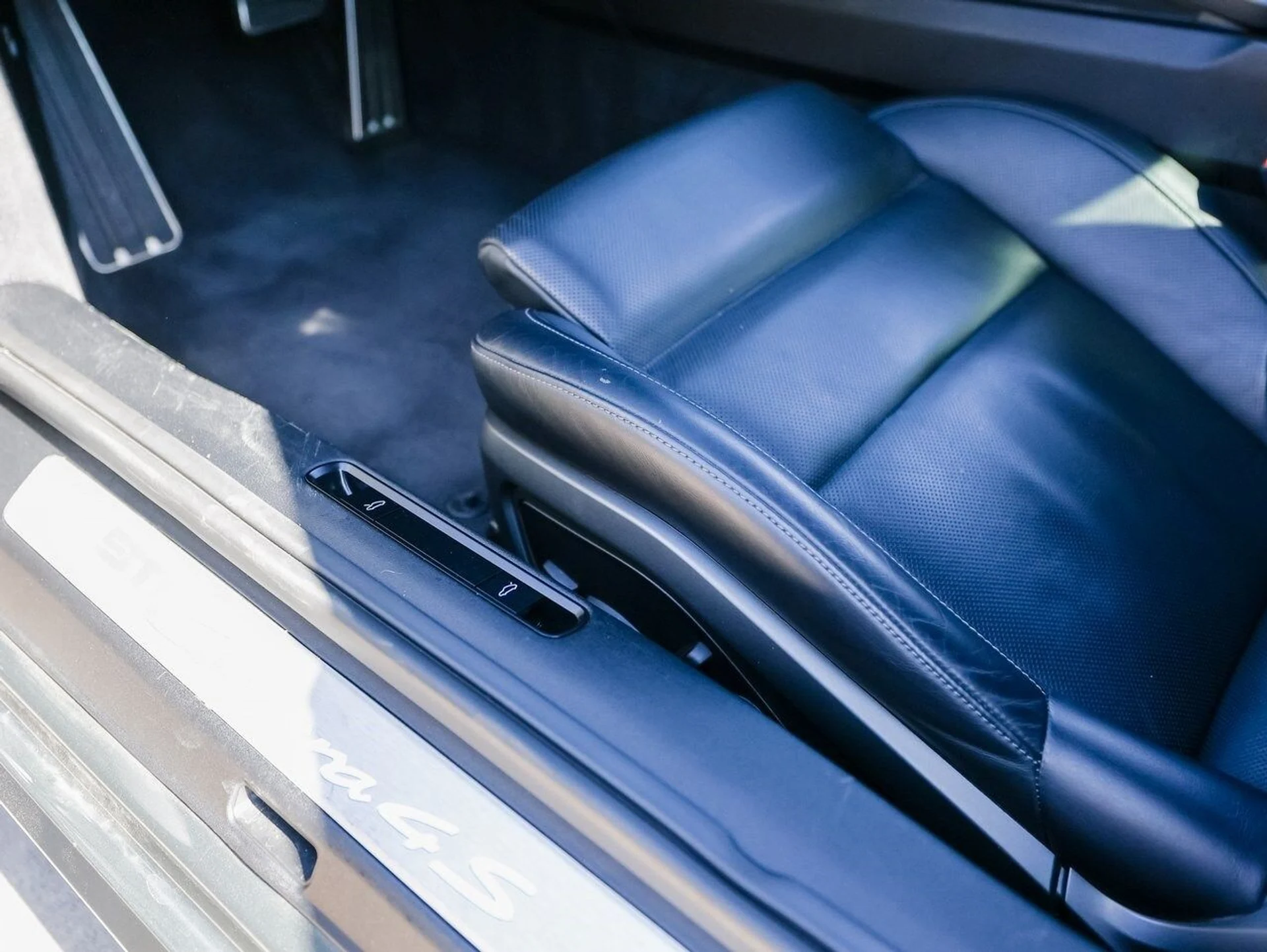 mph013_2338684286_19ed25b3221e3604bbed3ec7f232ba60x_8ad3b1ab8e