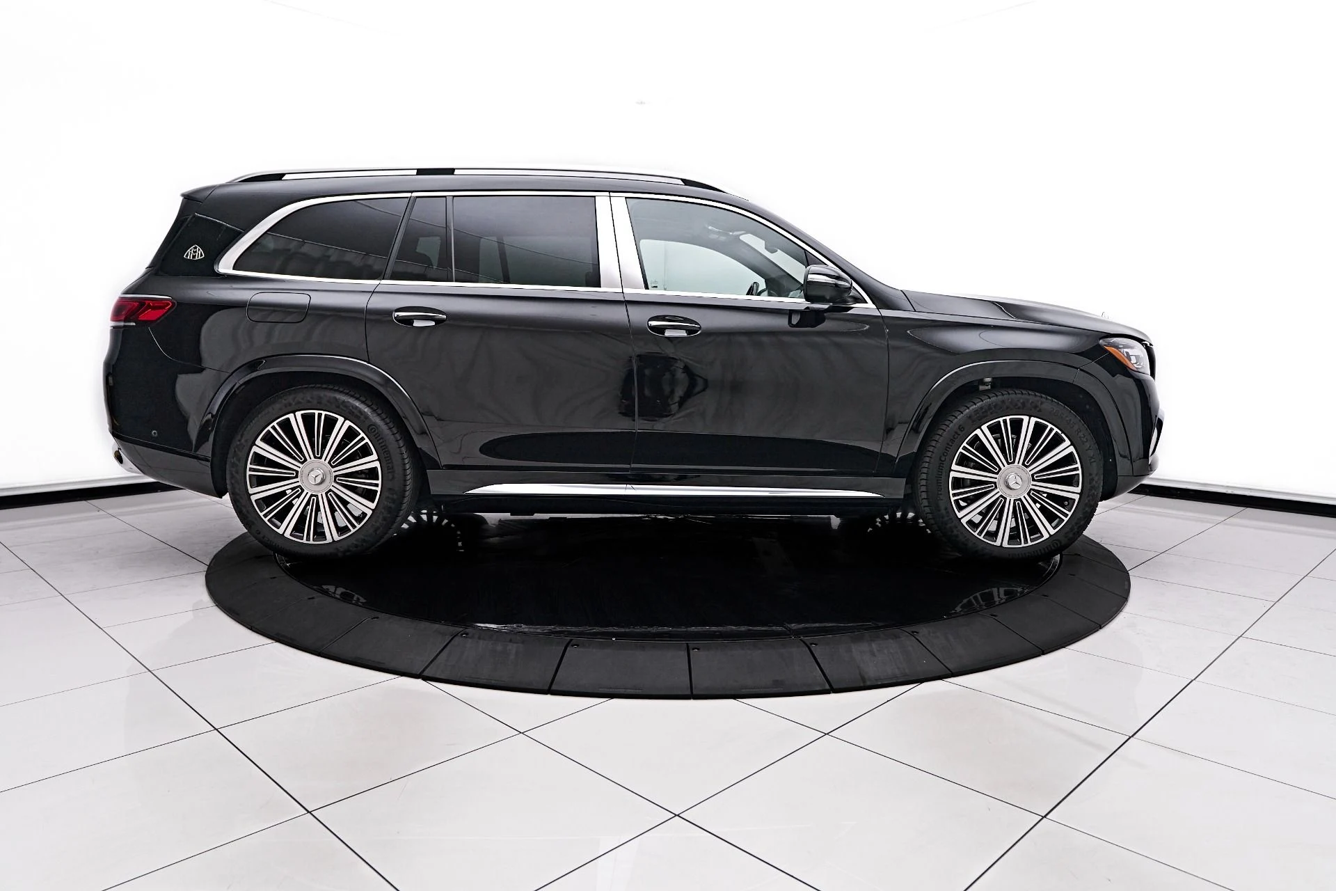 mph013_2340241373_Used_2023_Mercedes_Benz_GLS_Maybach_GLS_600_1762799205_78b6365fb3