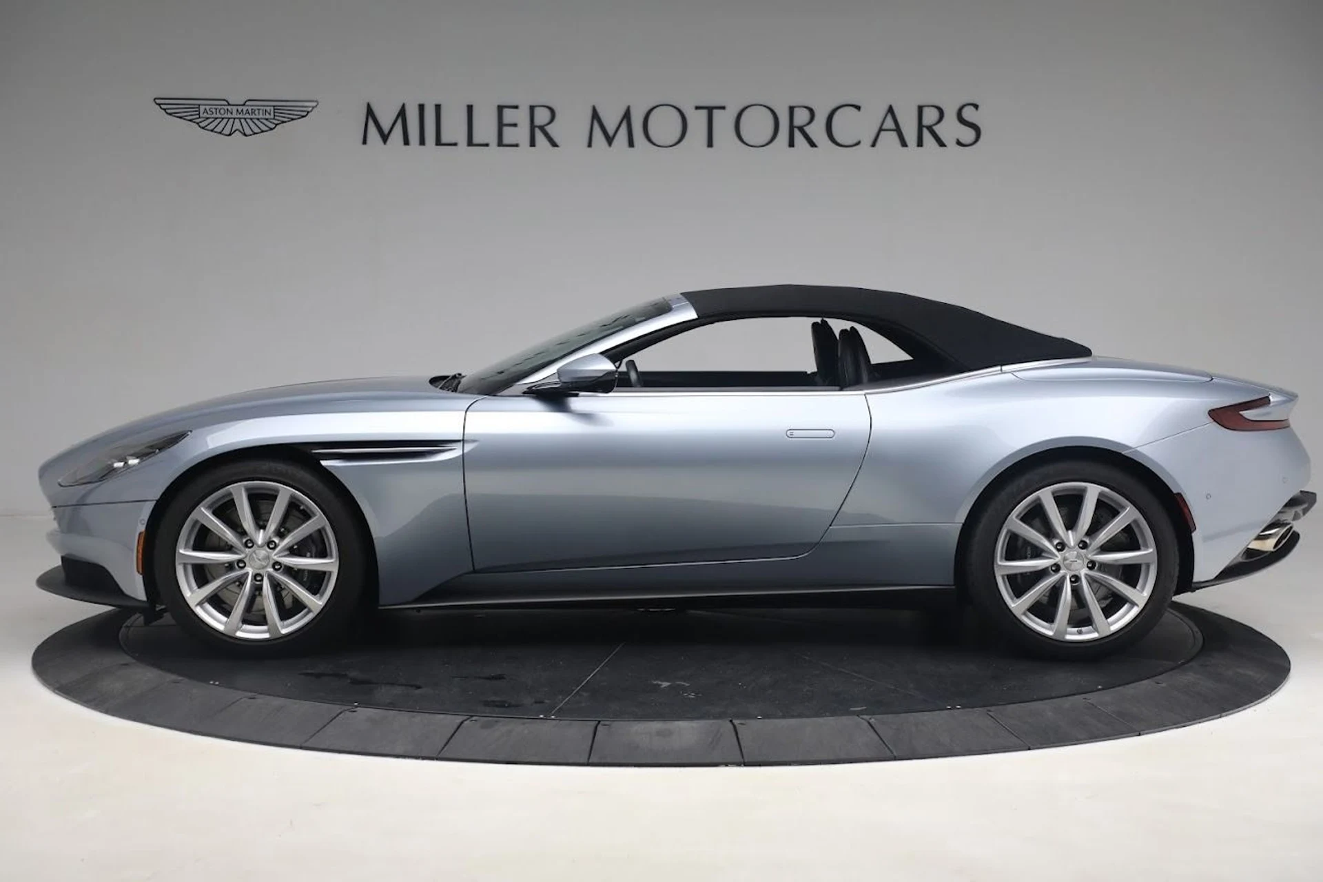 mph013_2349627825_Used_2019_Aston_Martin_DB_11_Volante_c18247f9fa