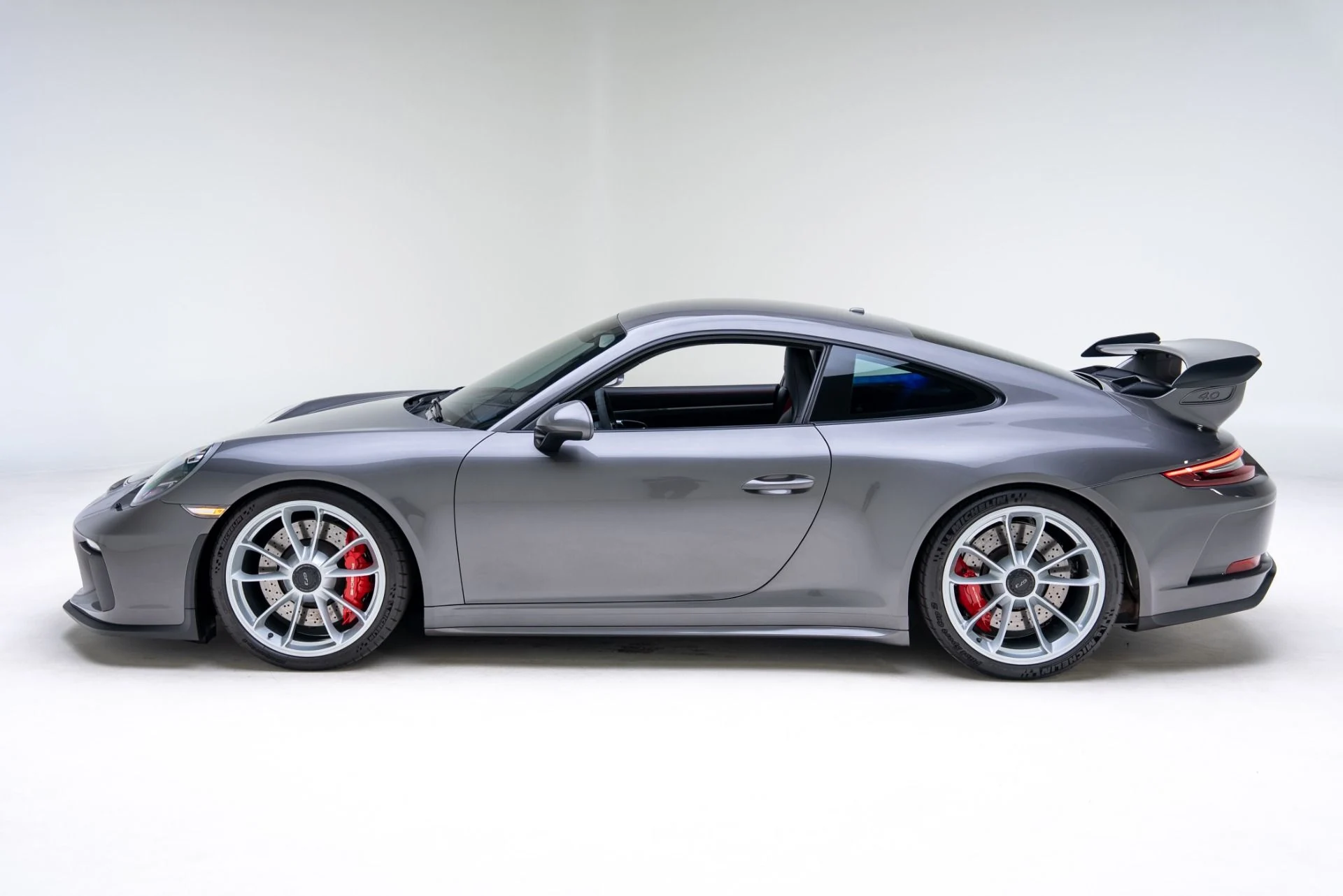 mph013_2351235194_Used_2018_Porsche_911_GT_3_1768868470_2b296f125a