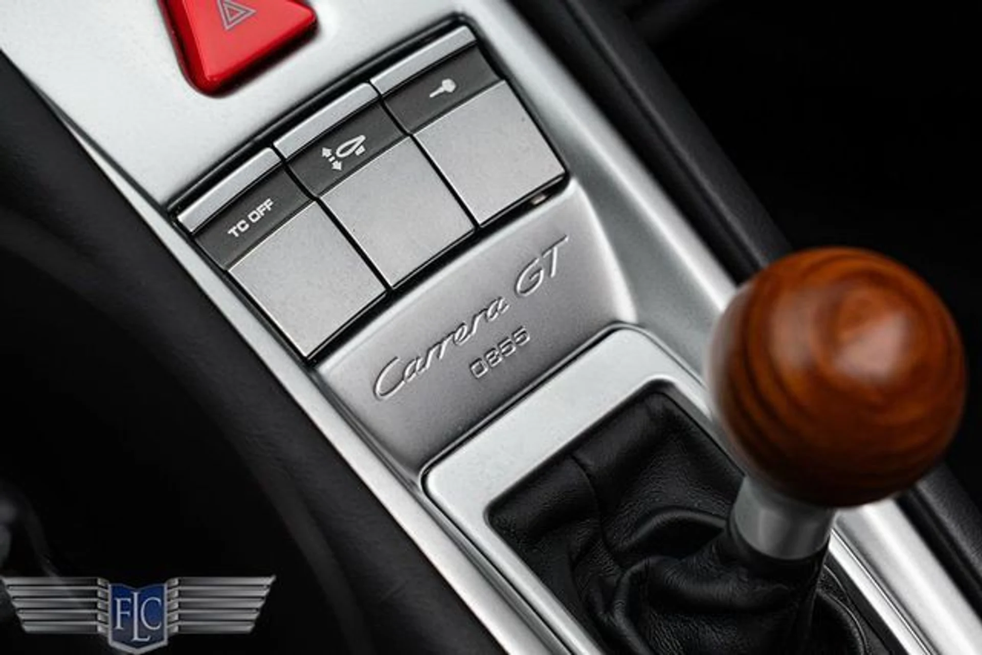 mph013_2359300465_used_2005_porsche_carrera_gt_2drcarrera_9689_23058550_18_640_73d14a69ab
