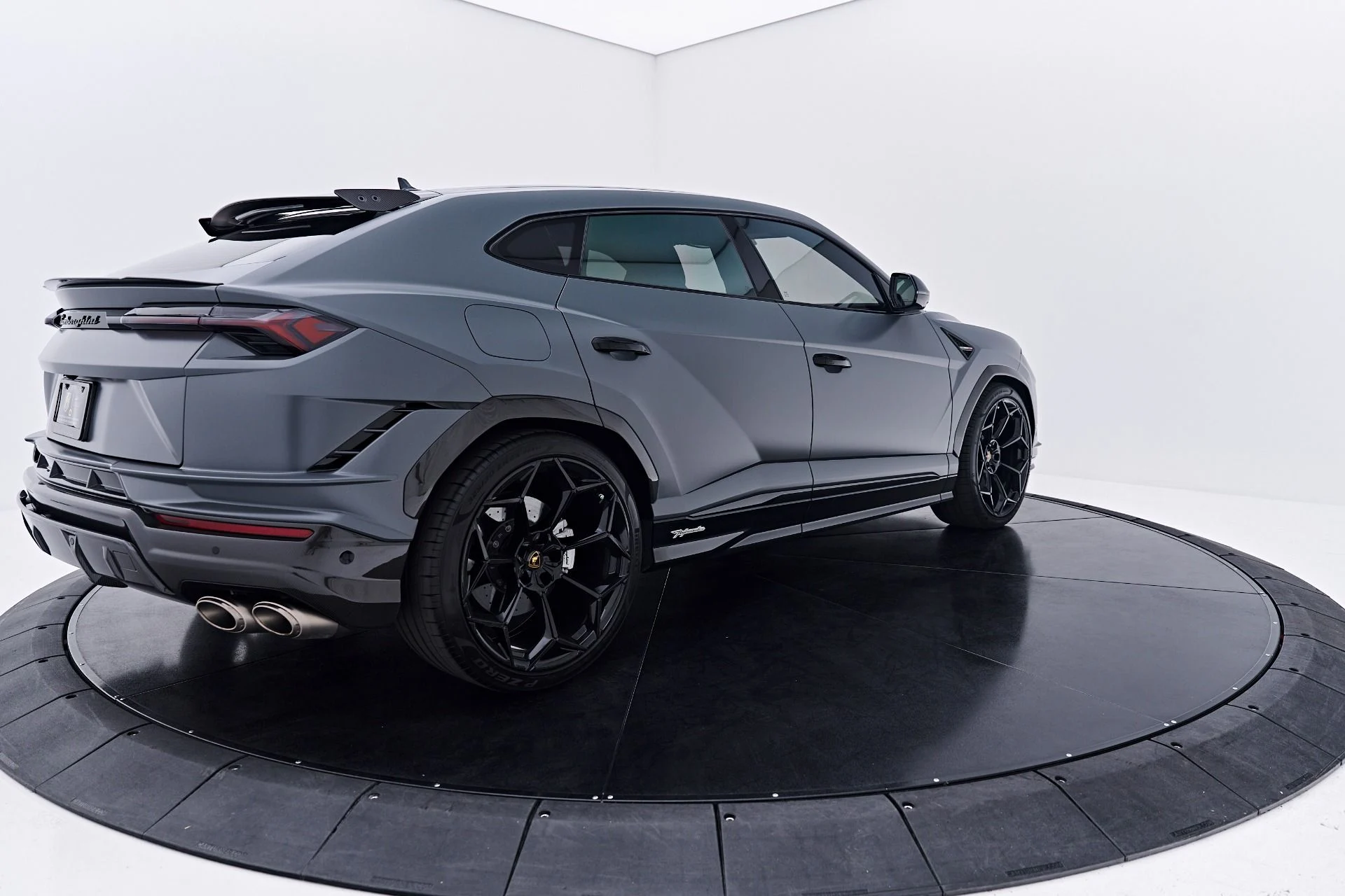 mph013_2361707822_Used_2023_Lamborghini_Urus_Performante_1785711138_4821203b50