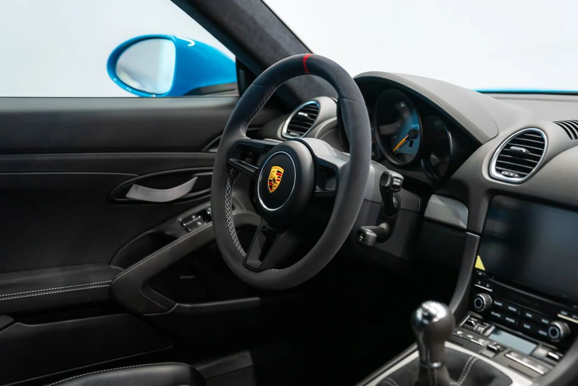 mph013_236229663_porsche_718_cayman_2020_jpg_v_1762977388_ba9968e351