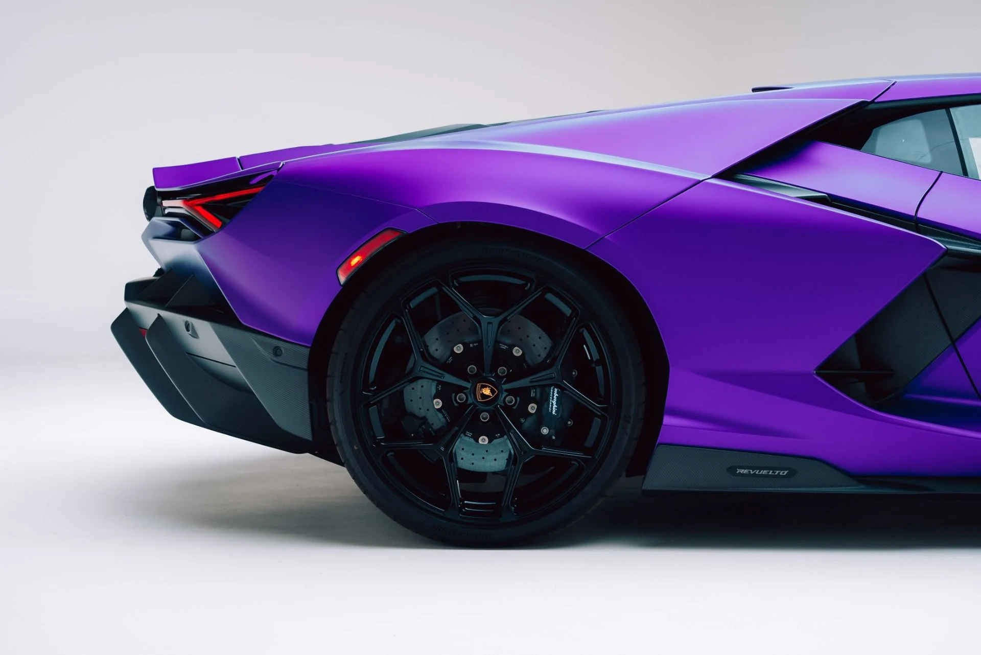 mph013_2362651265_Used_2024_Lamborghini_Revuelto_1762882693_1f8fc1a227