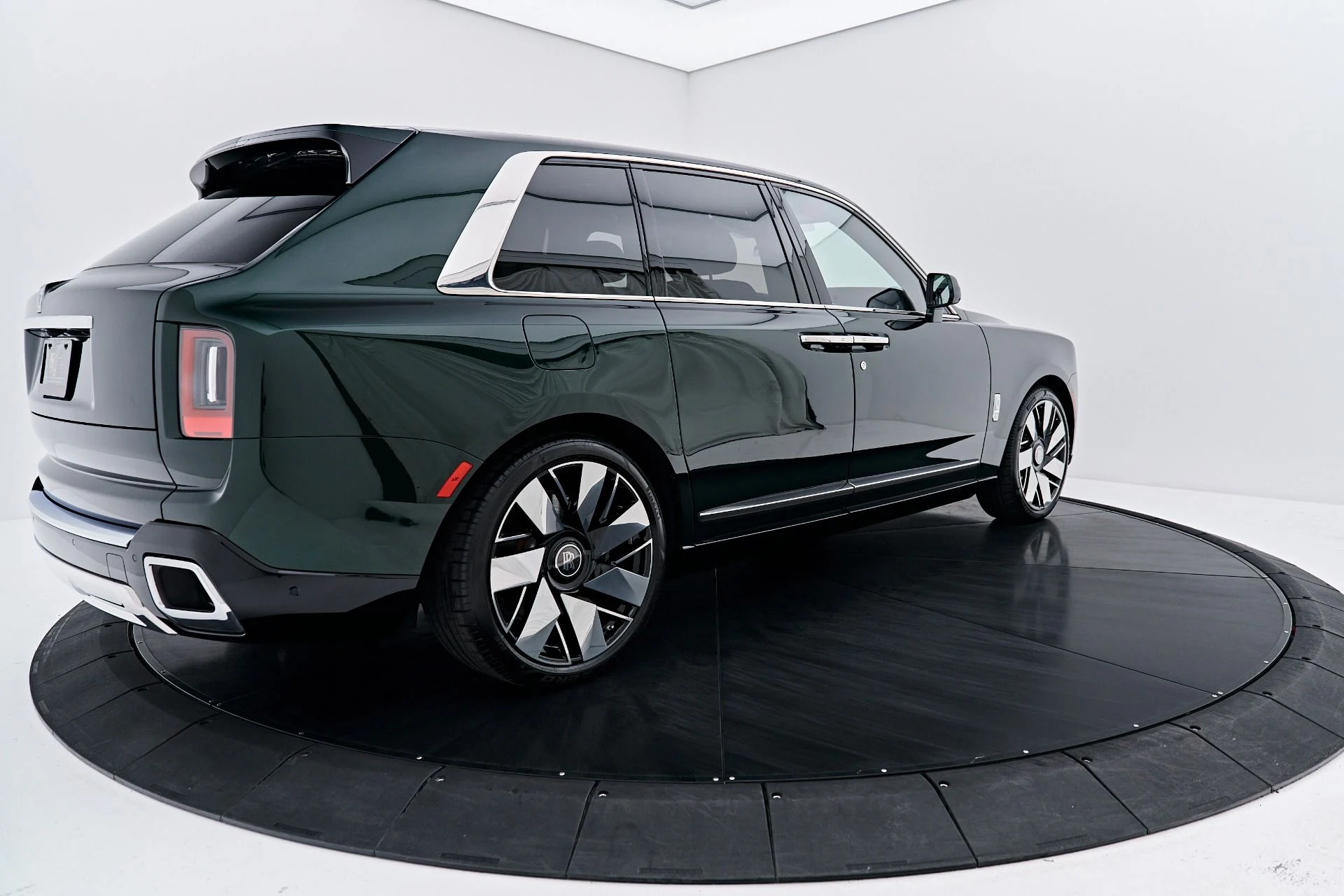 mph013_2364344283_Used_2026_Rolls_Royce_Cullinan_Base_1788456477_676a99538c