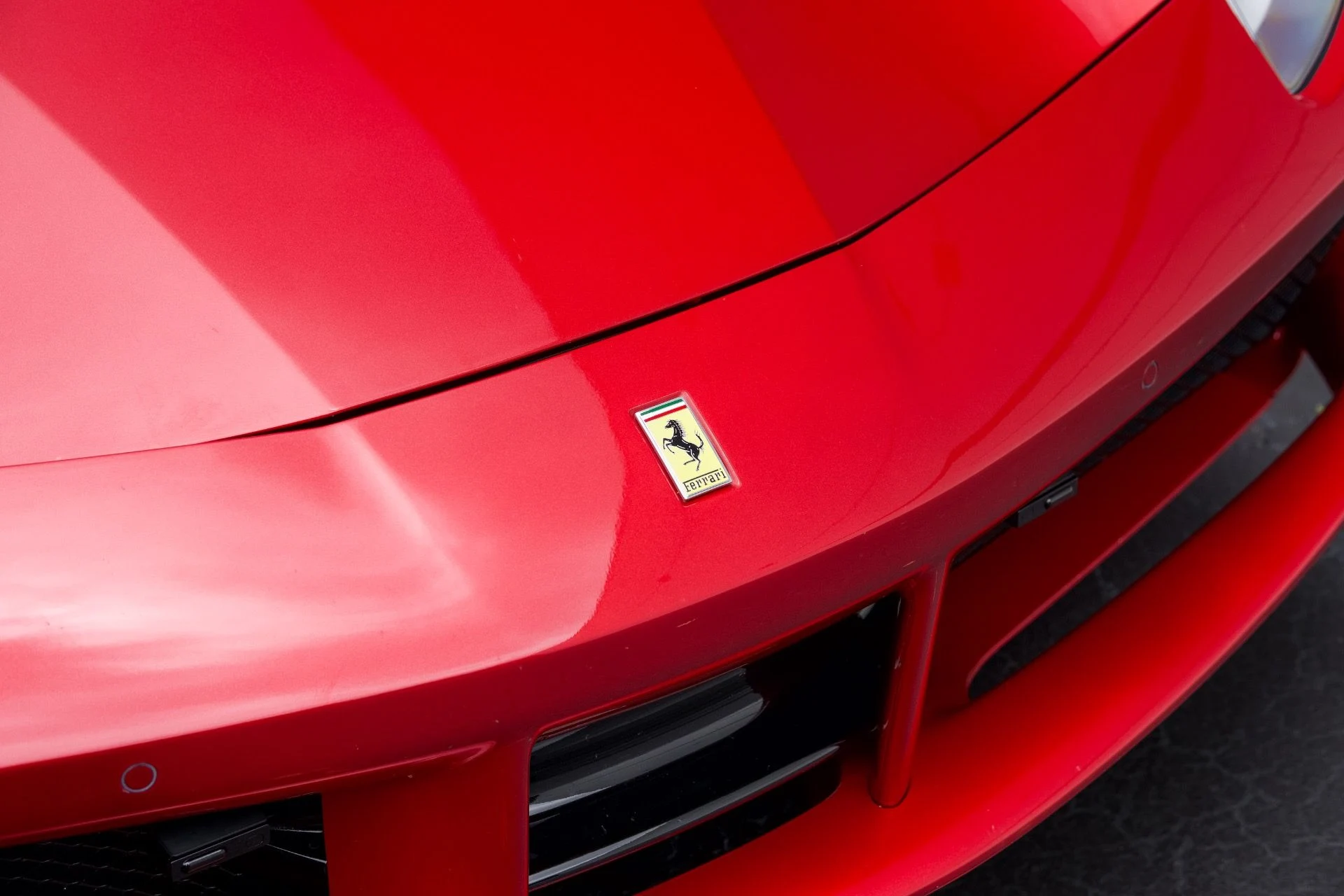 mph013_2367957220_Used_2019_Ferrari_488_Spider_1775191452_25f2ddbf41