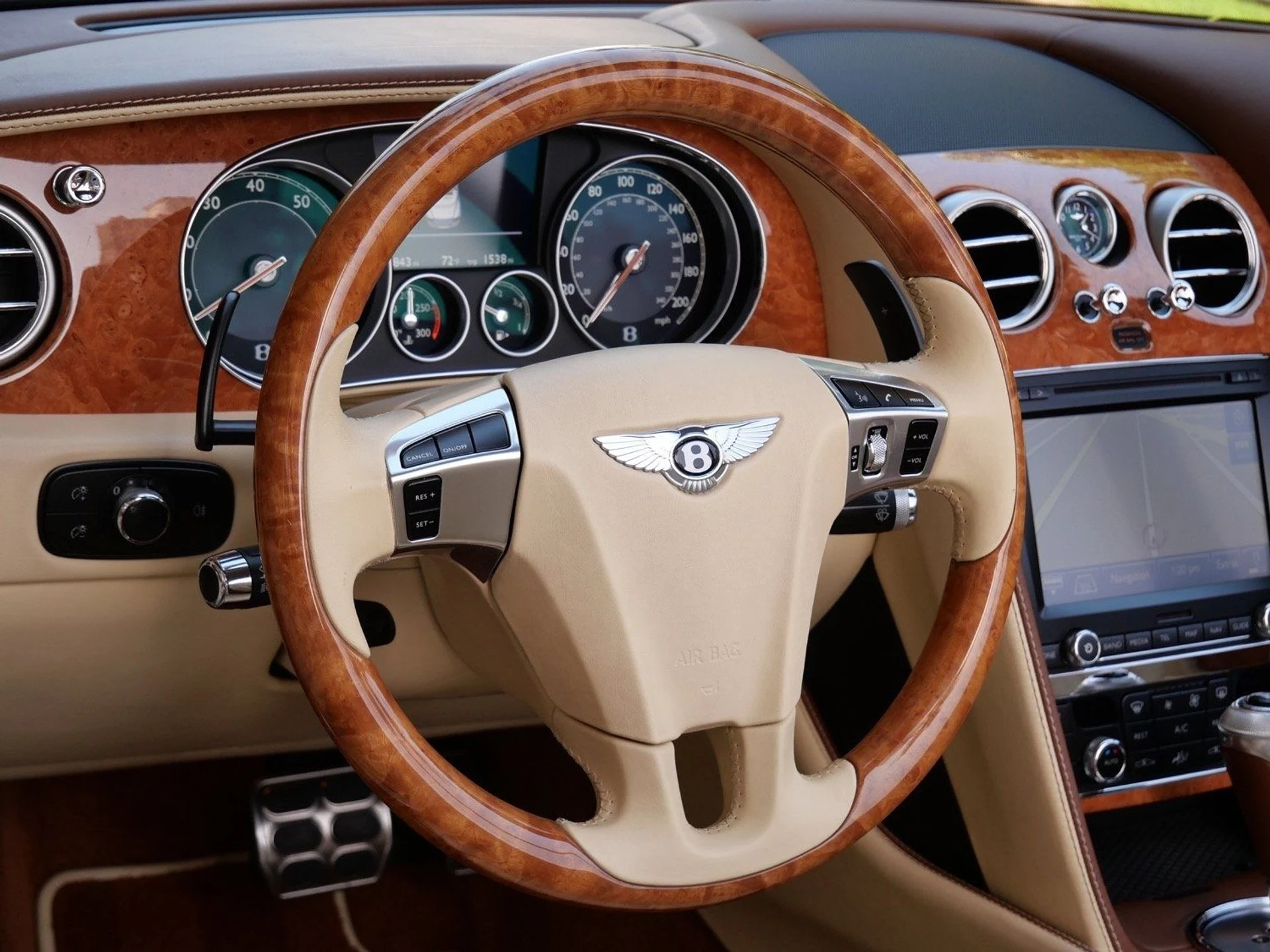 mph013_2372750084_4003e86c40332a052e7ecc3dc95ad03fx_ca13a83698