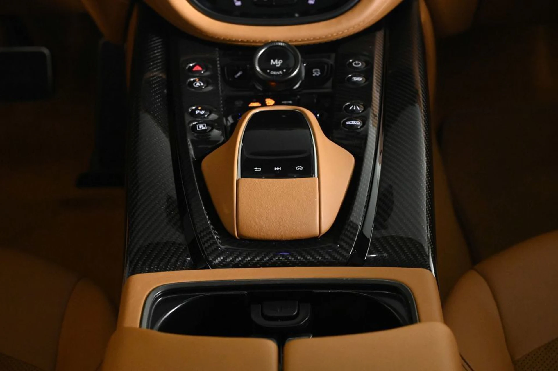 mph013_2384625841_used_2023_aston_martin_dbx_707_11350_23035484_14_1024_81d7550c49