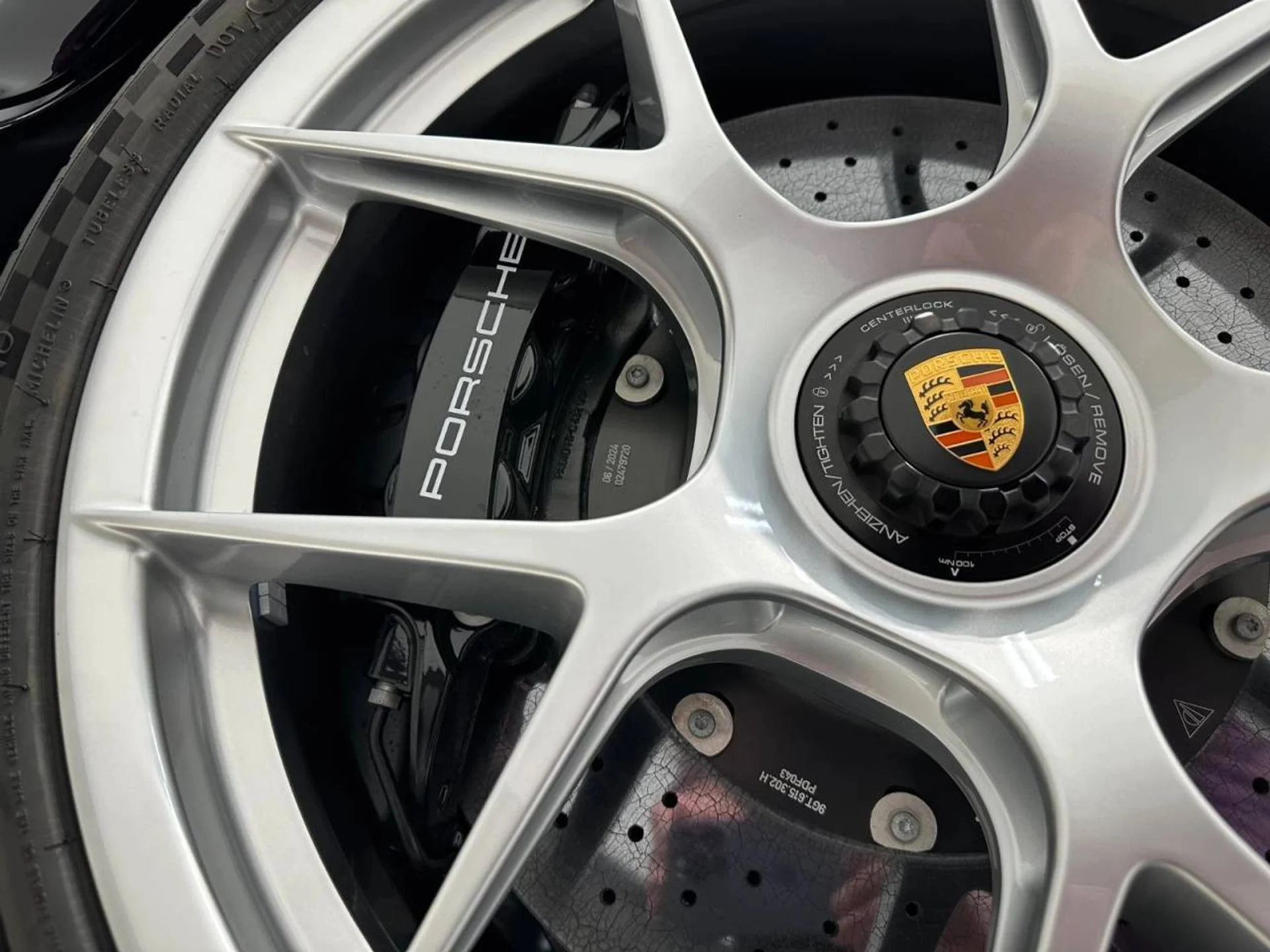 mph013_2385439135_1280_390f87905f