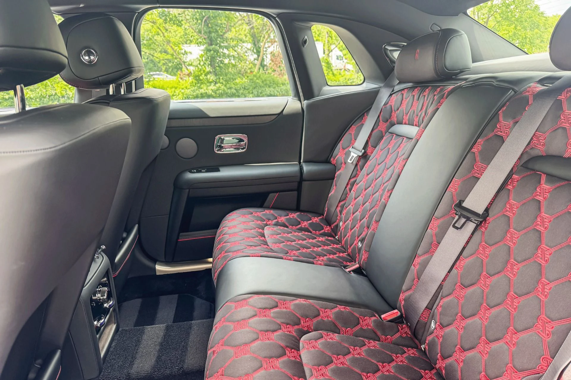 mph013_2393666066_Used_2025_Rolls_Royce_Ghost_1764086548_b526ad676f