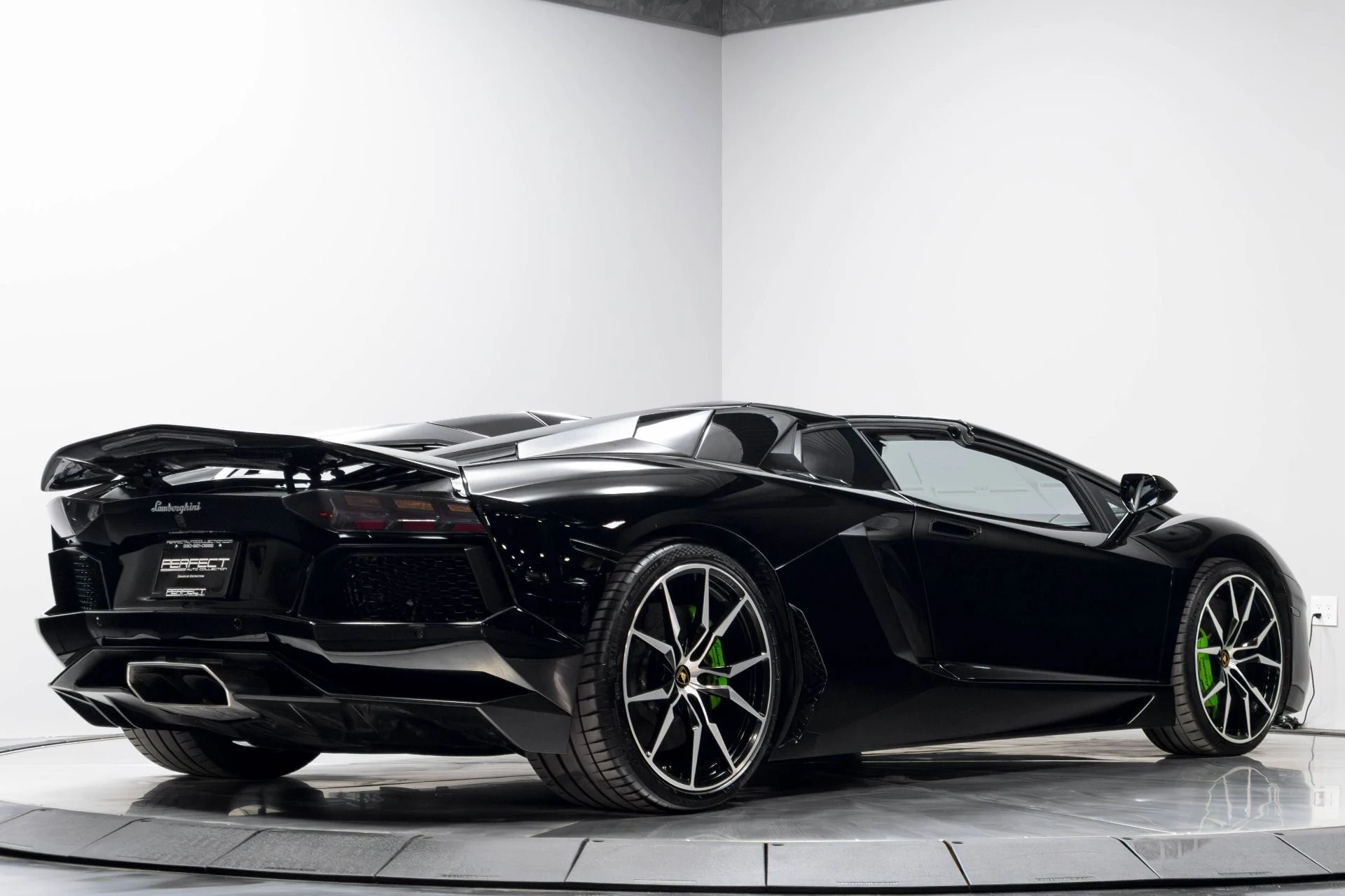 mph013_2395244166_Used_2015_Lamborghini_Aventador_LP_700_4_1780593182_63567269d4