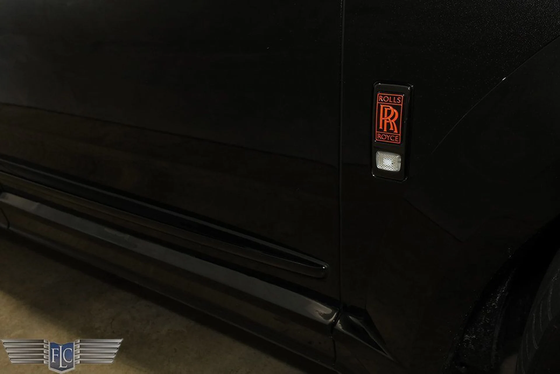 mph013_2405765508_used_2023_rolls_royce_cullinan_blackbadgesportutility_9689_23001935_14_1024_5525eaa675