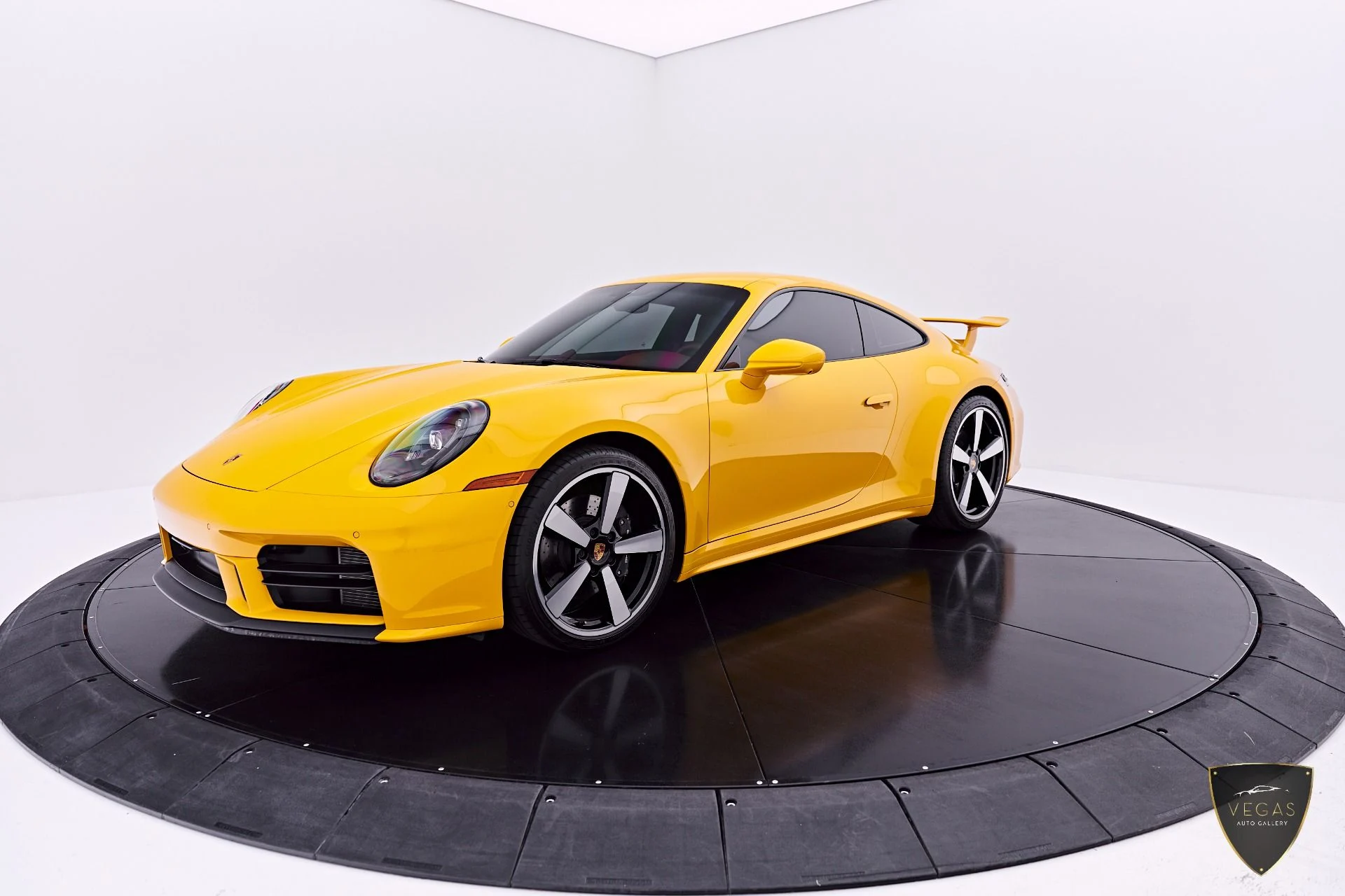 mph013_2414366819_Used_2025_Porsche_911_Carrera_1784942437_4e955ac57b