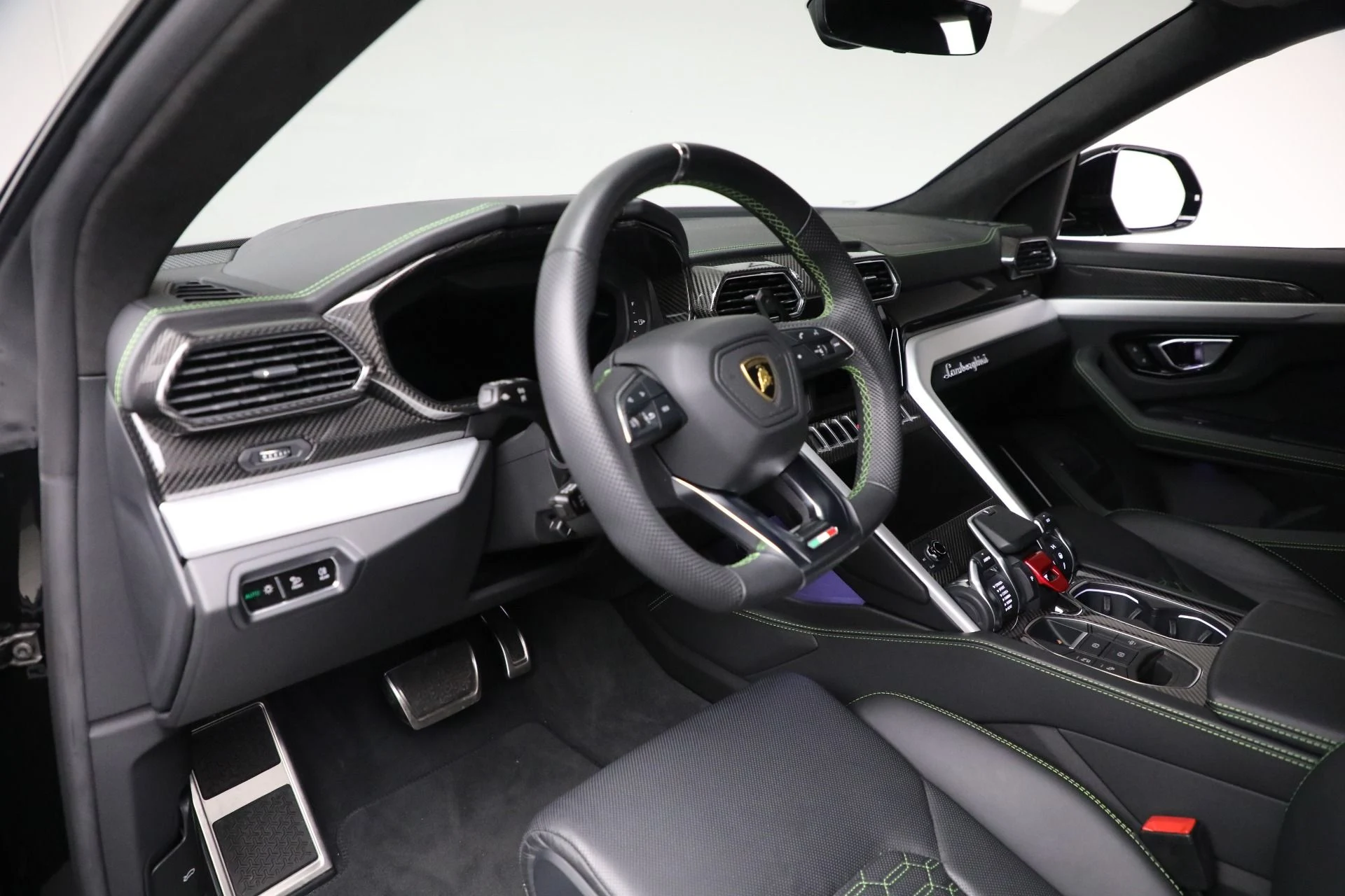 mph013_2415398395_Used_2022_Lamborghini_Urus_1761597990_7571ab5167